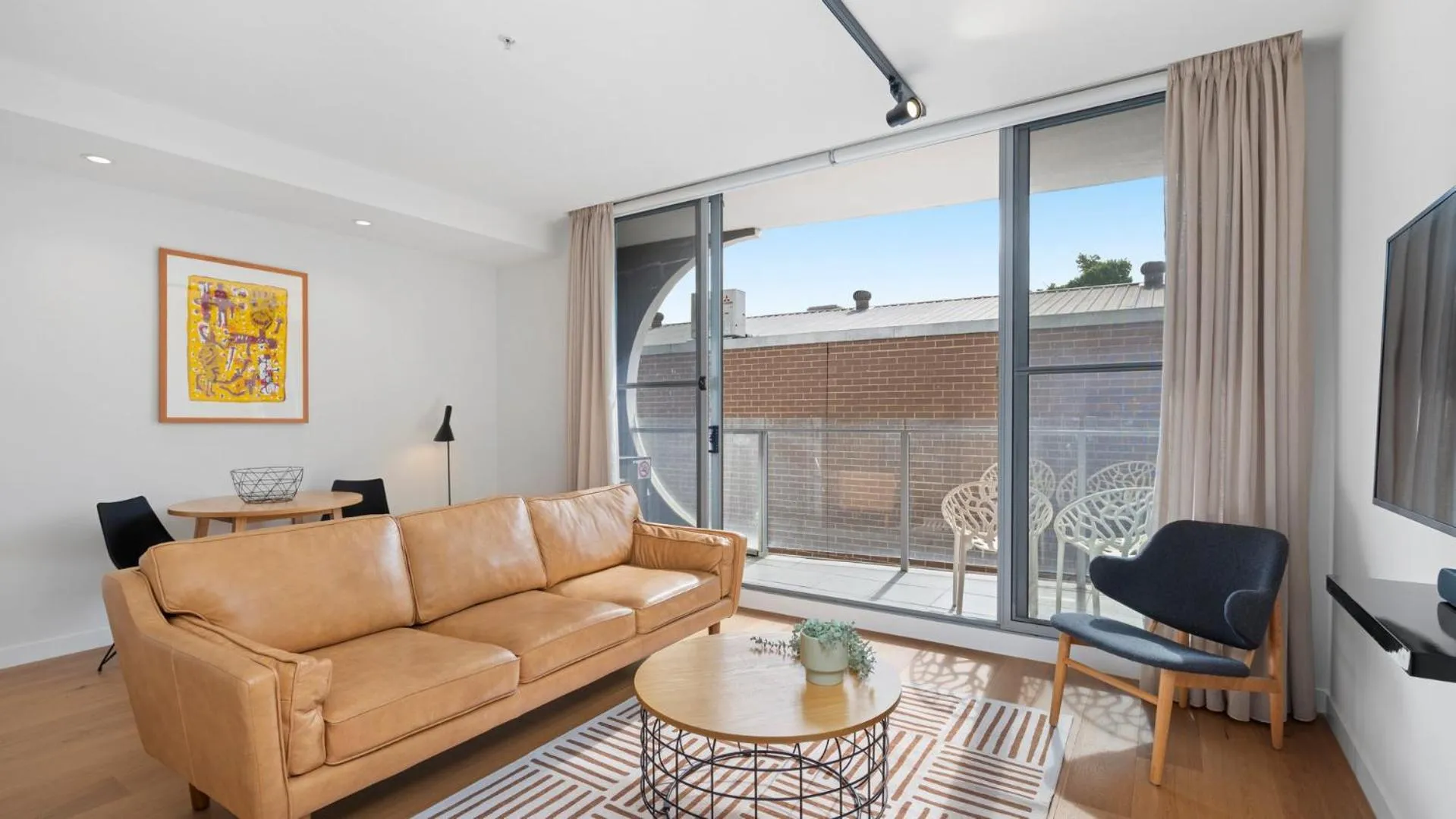 TV and multimedia in District Apartments Fitzroy