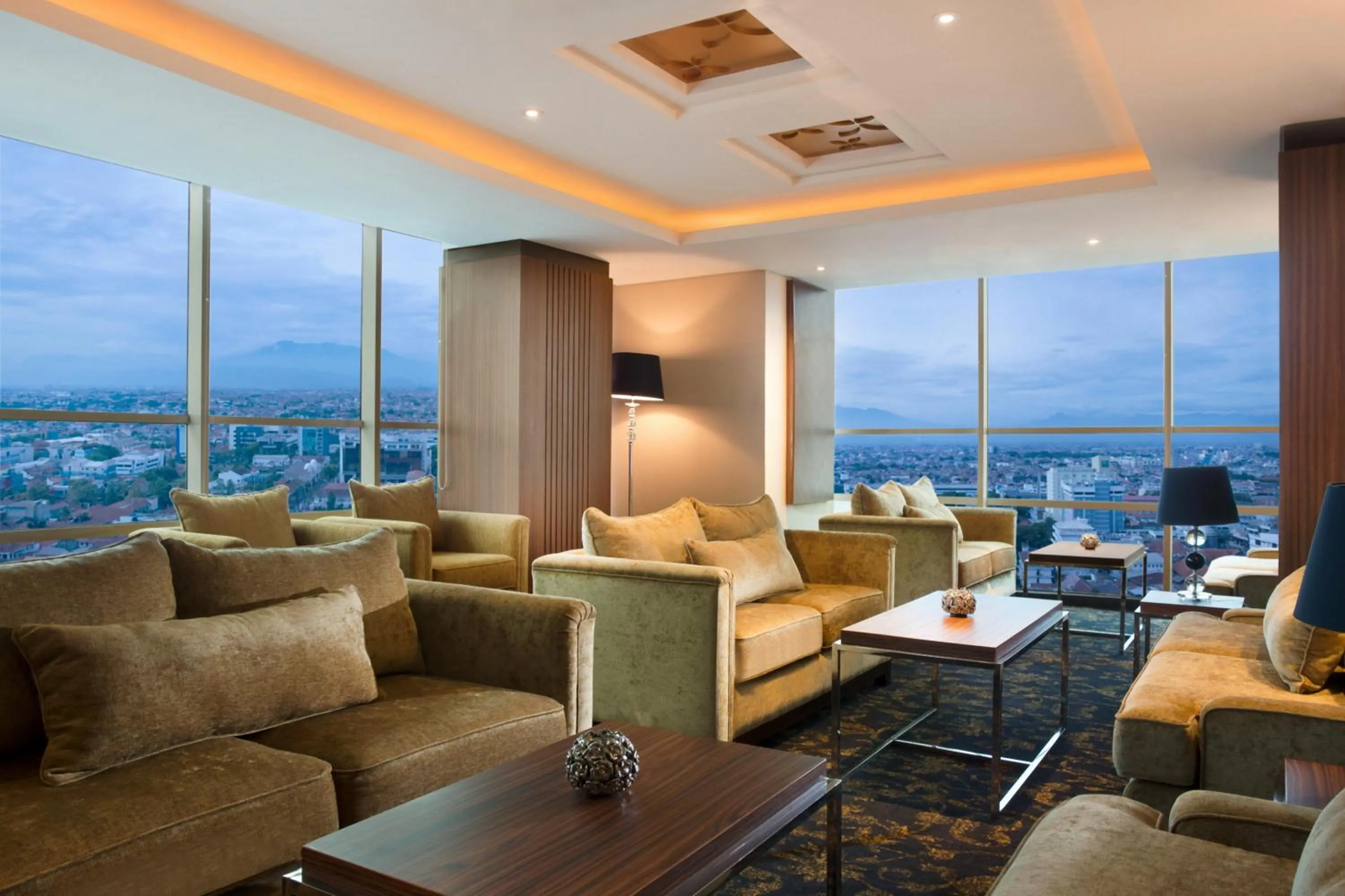 Communal lounge/ TV room in Best Western Premier La Grande Bandung