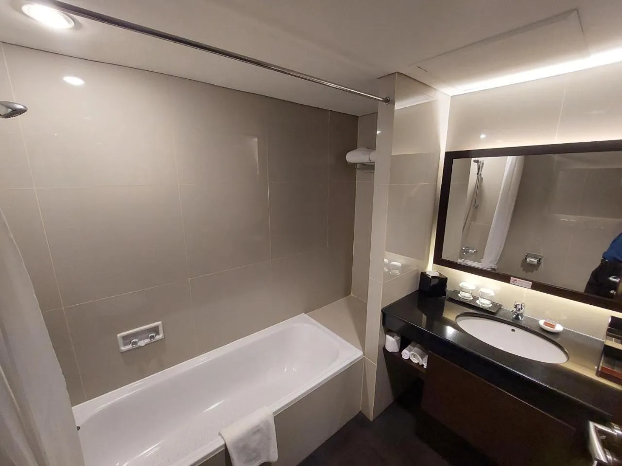 Bath in Best Western Premier La Grande Bandung