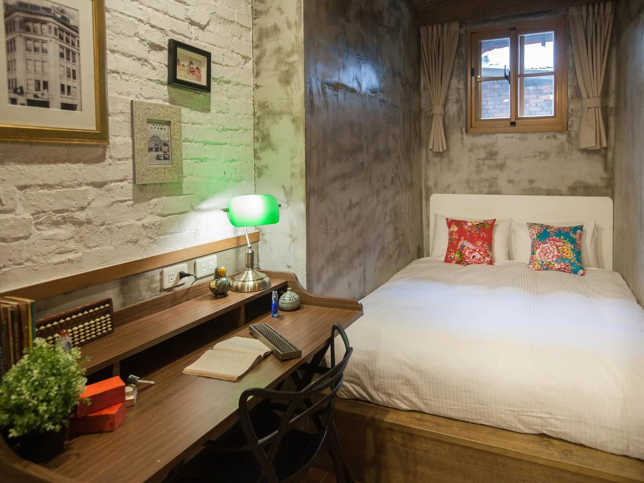 Photo of the whole room, Bed in Jian Shan Hotel