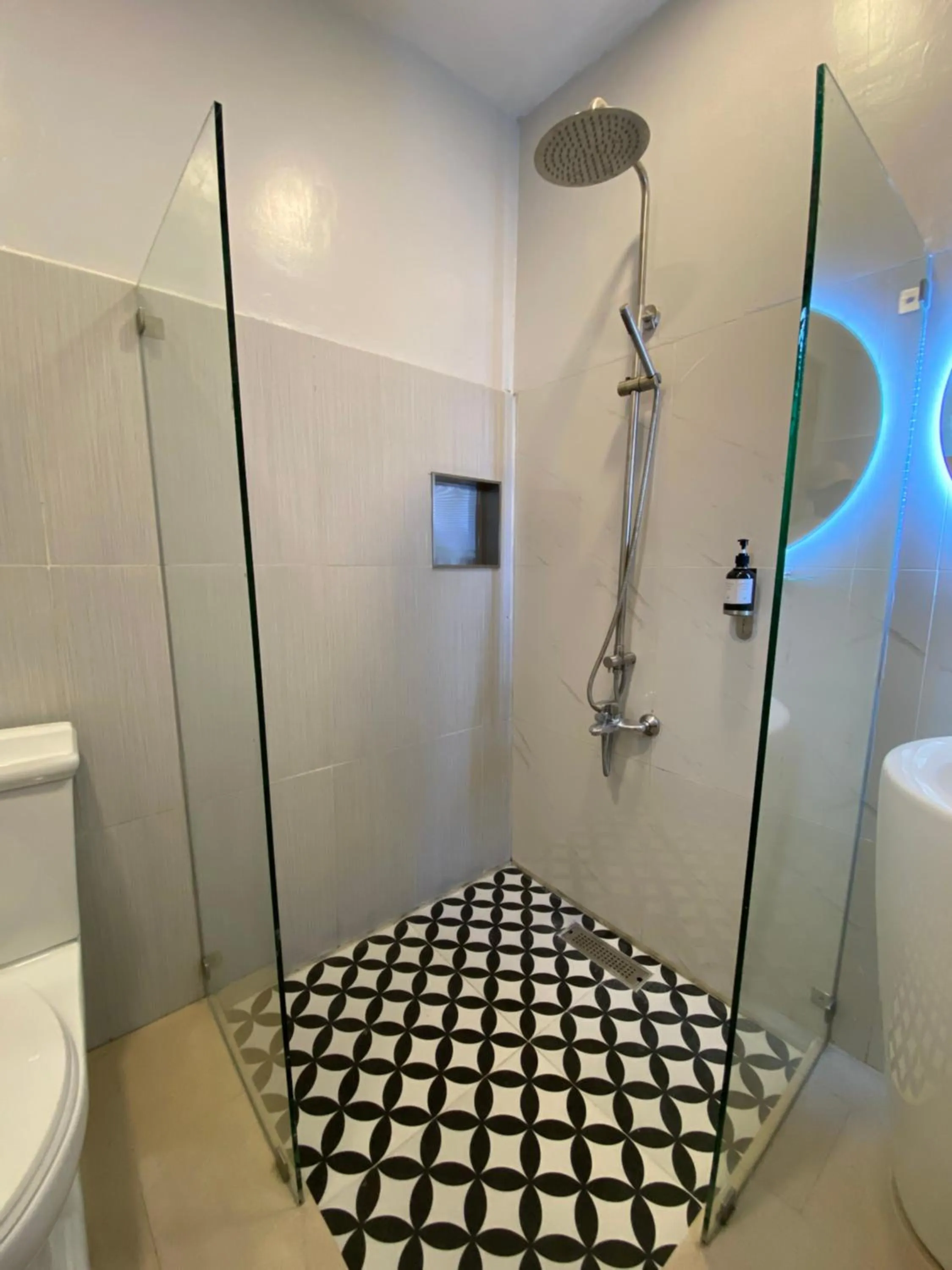 Shower in Vivo Siargao