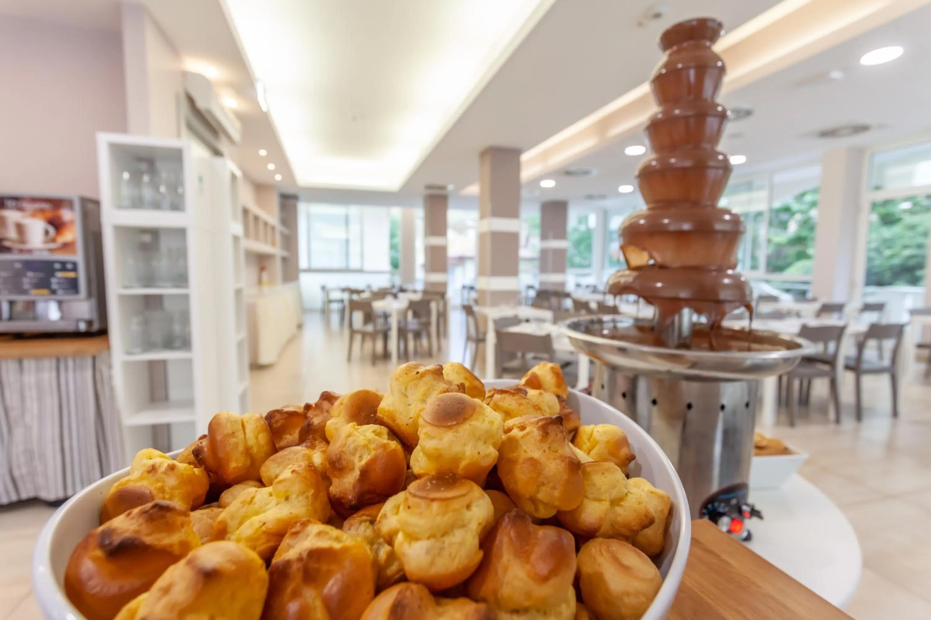 Restaurant/places to eat in Hotel Oceanic