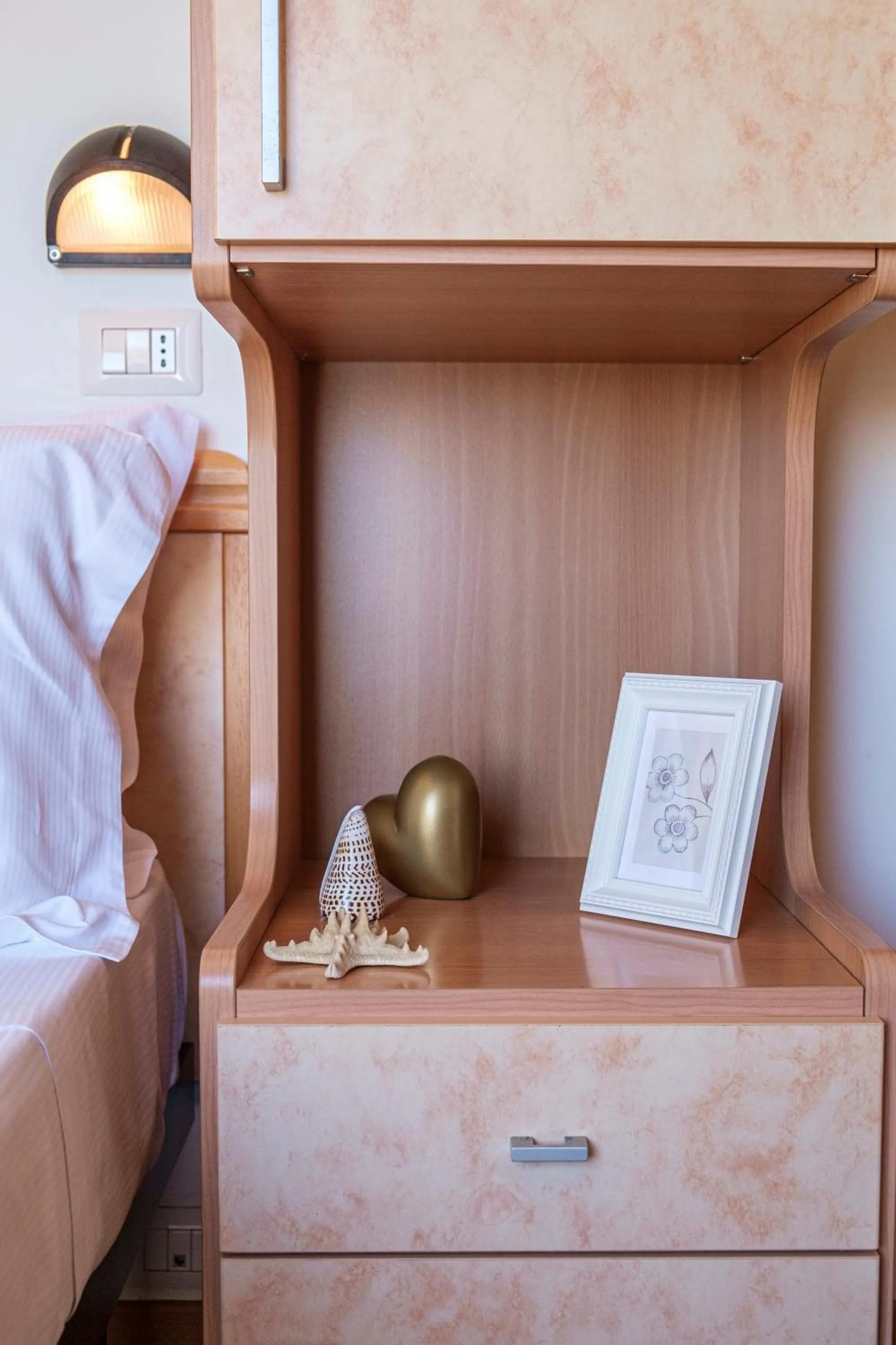 bunk bed, Bed in Hotel Oceanic