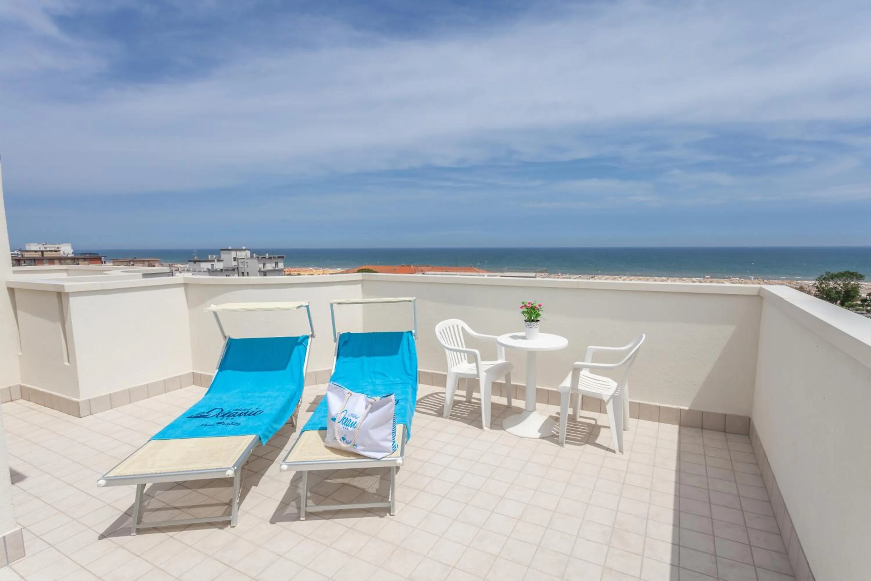 Day in Hotel Oceanic