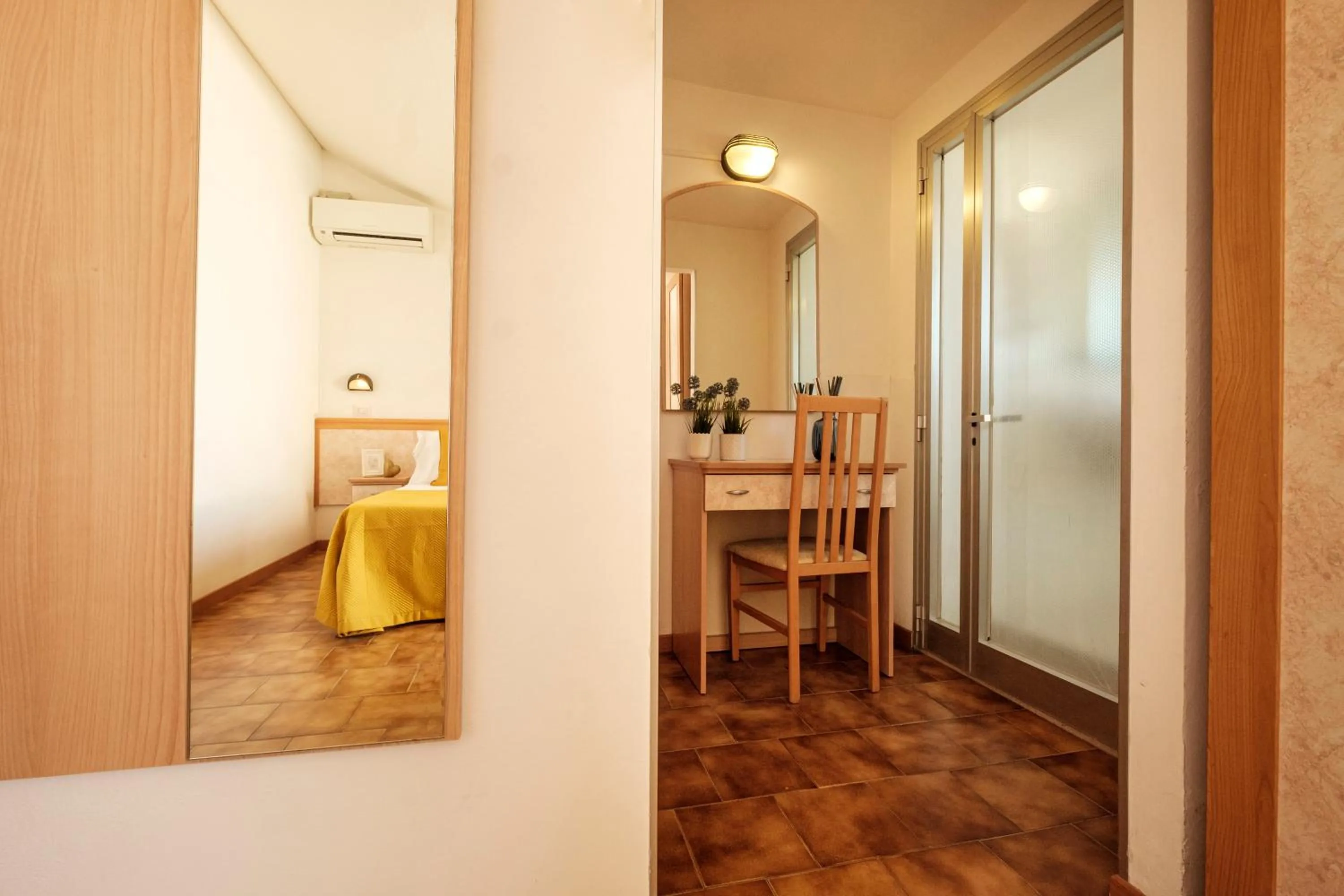 Swimming pool in Hotel Oceanic