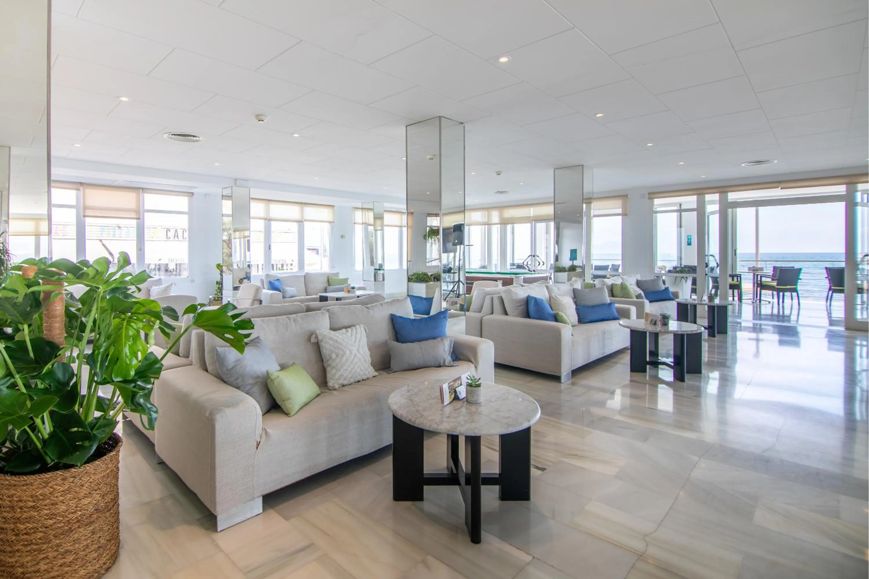 Lounge or bar in JS Miramar