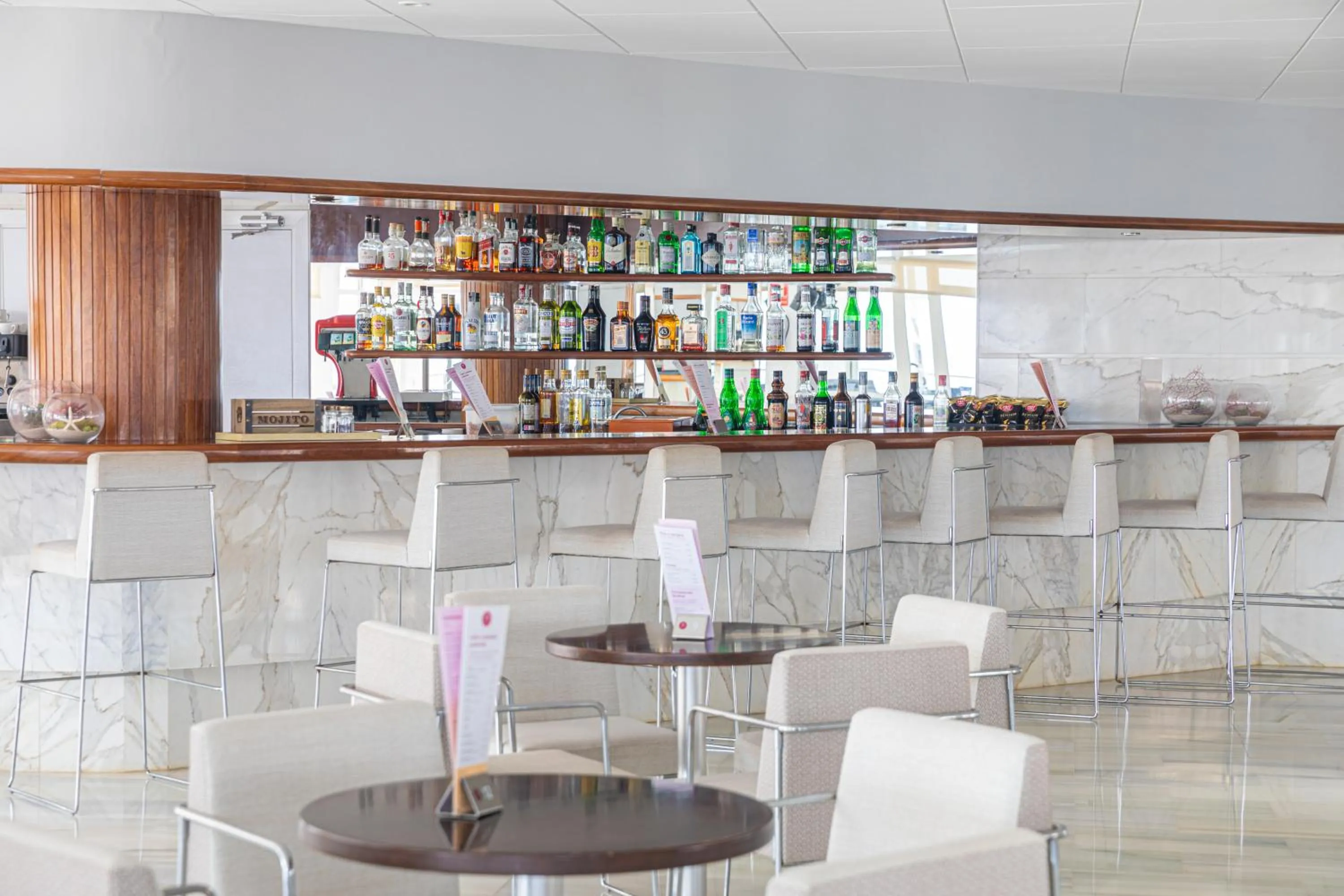 Lounge or bar in JS Miramar