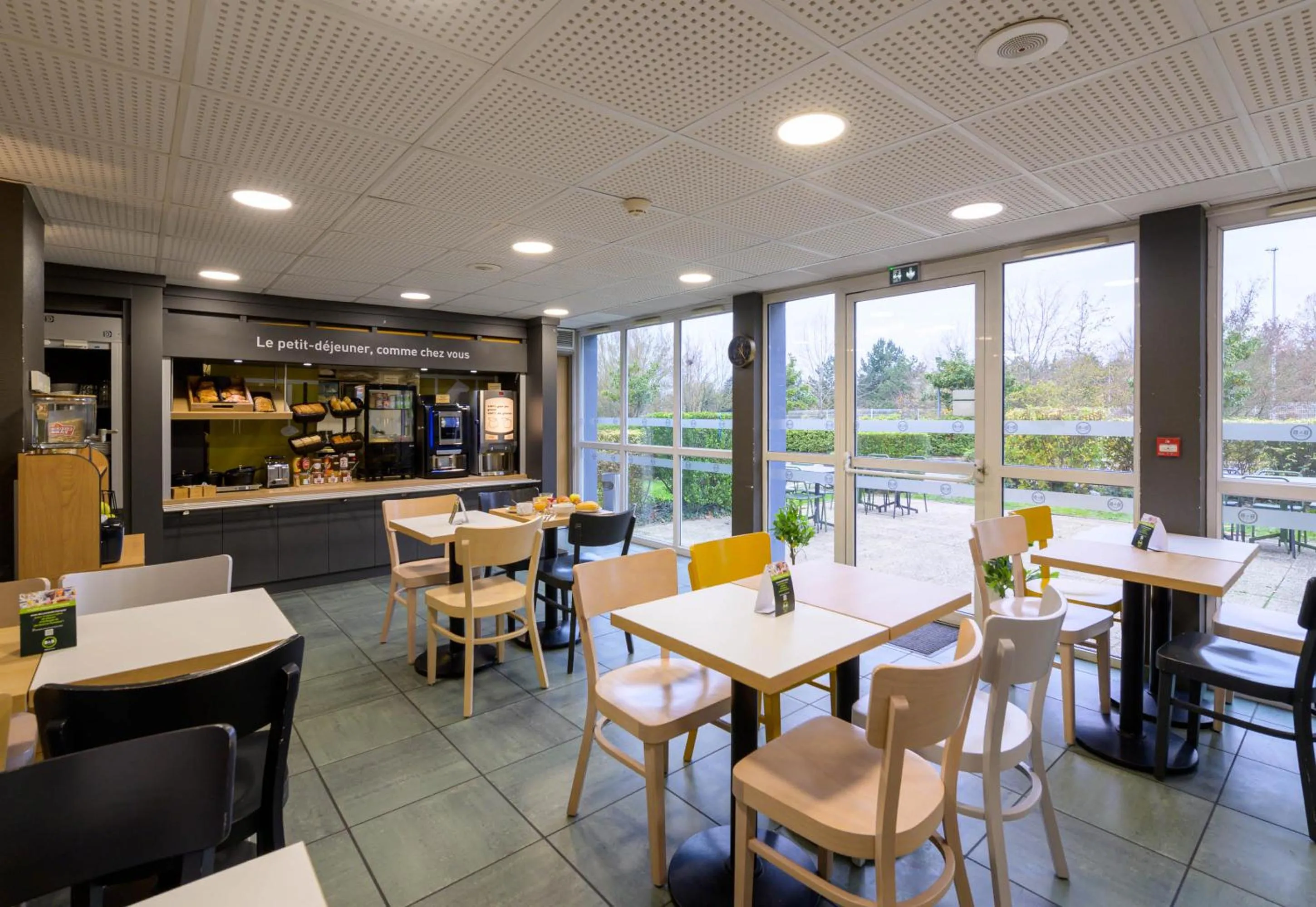 Restaurant/places to eat in B&B HOTEL Creil Chantilly