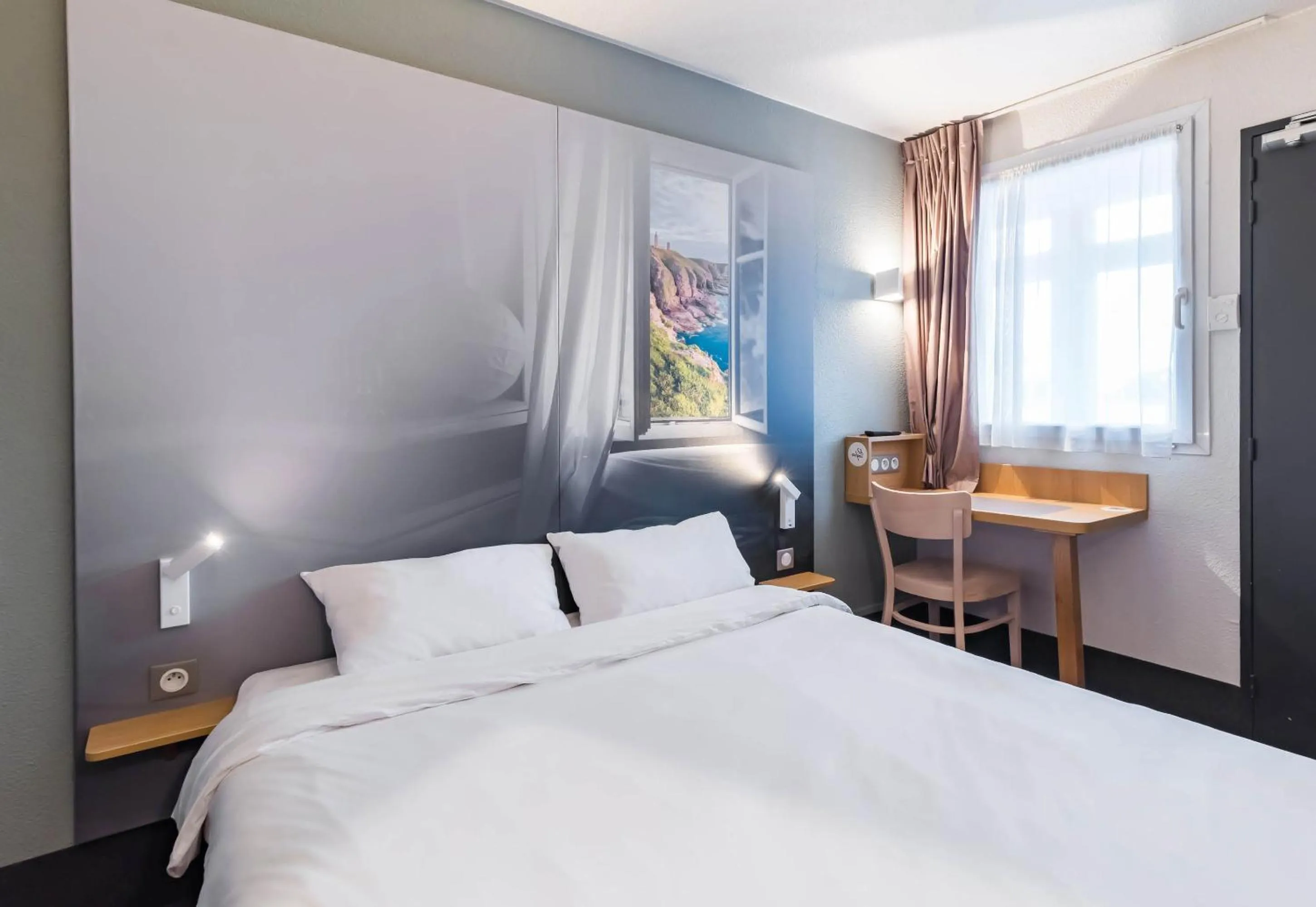 Bedroom, Bed in B&B HOTEL Creil Chantilly