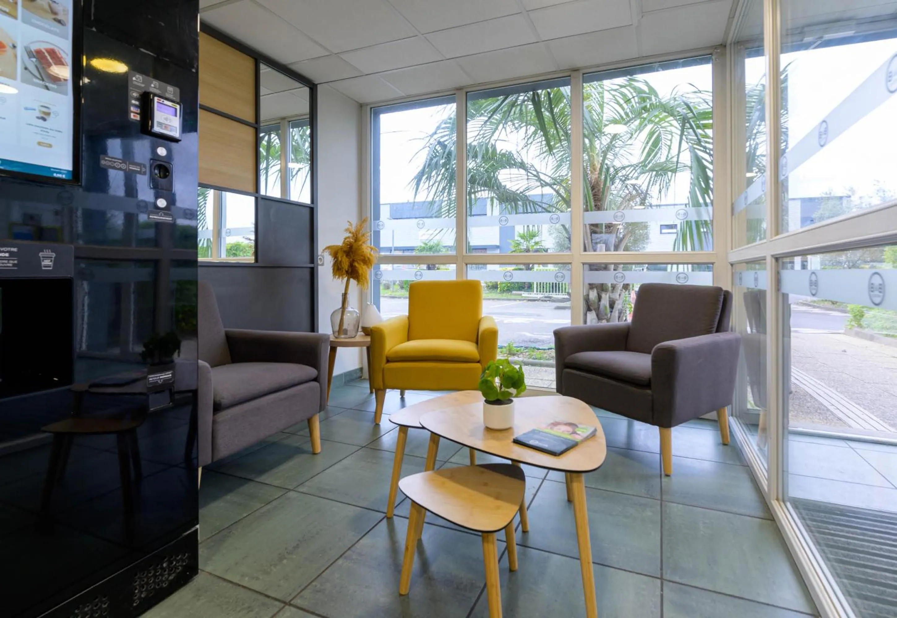 Lobby or reception in B&B HOTEL Creil Chantilly