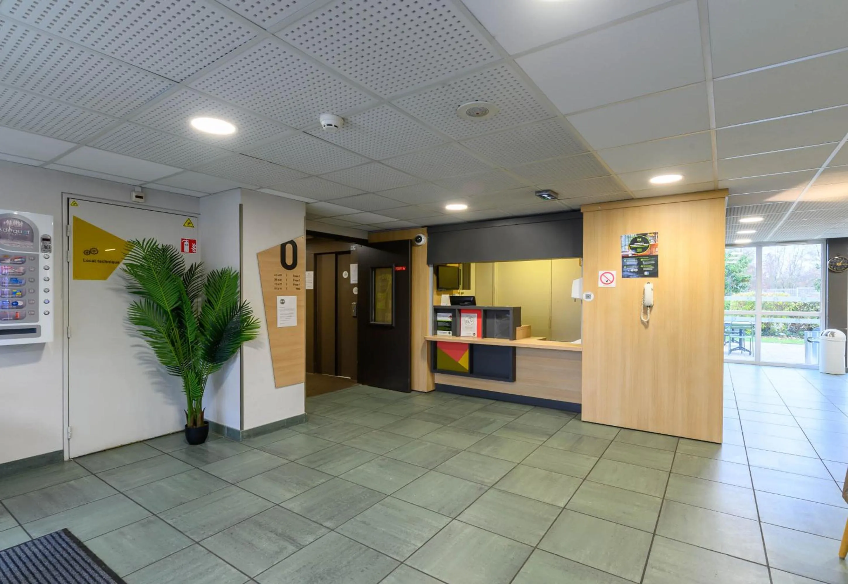 Lobby or reception in B&B HOTEL Creil Chantilly