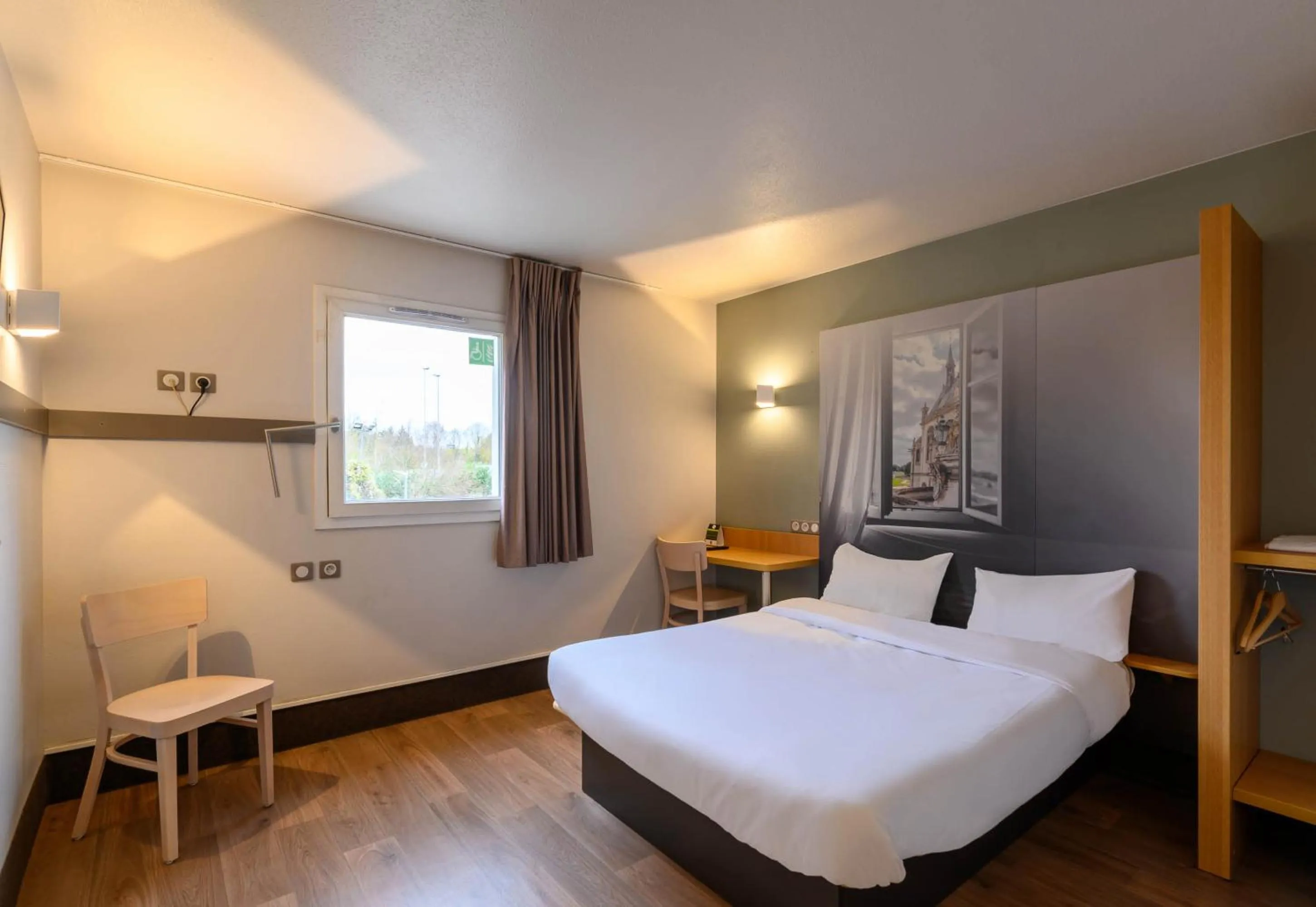 Bedroom, Bed in B&B HOTEL Creil Chantilly