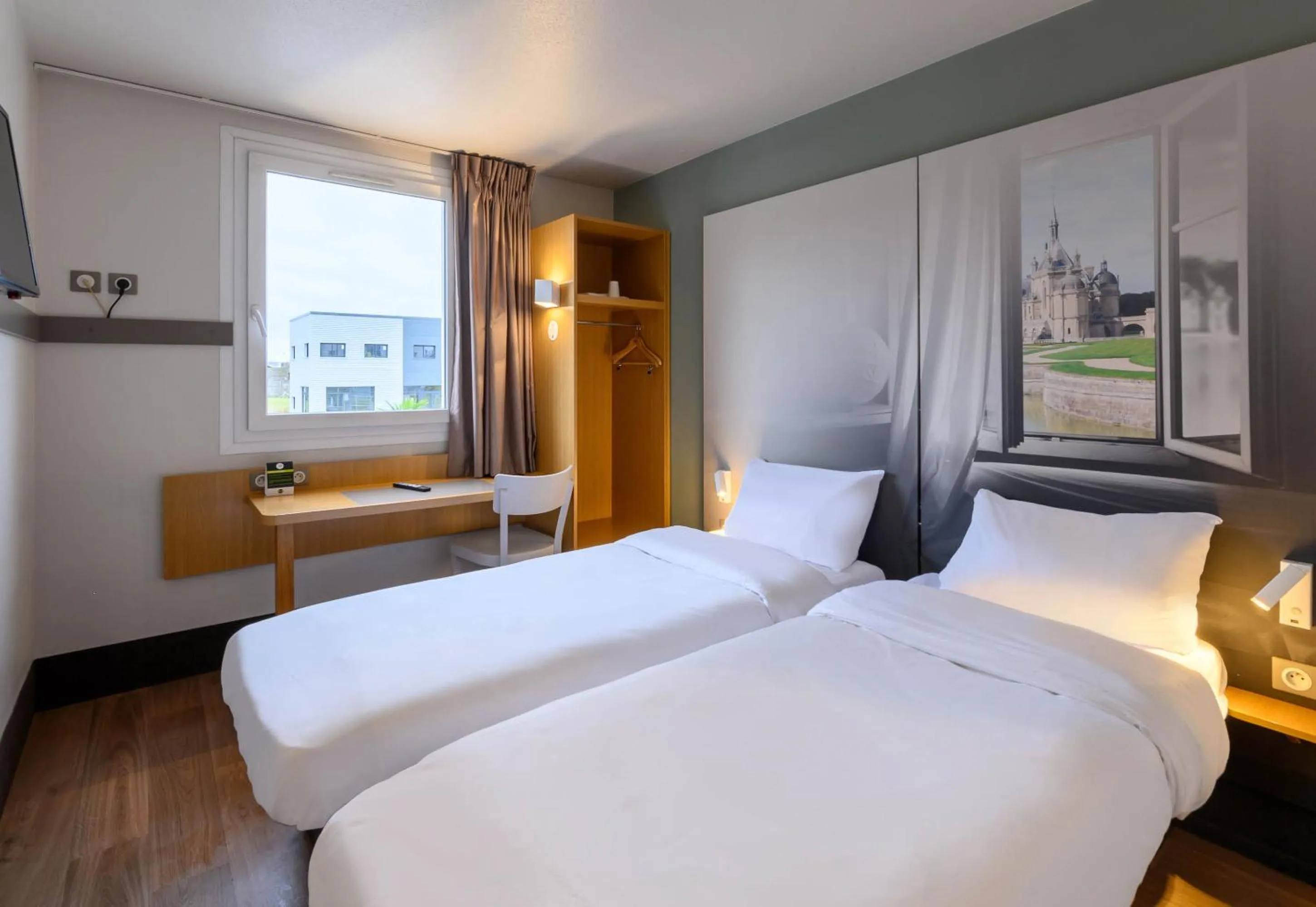 Bedroom, Bed in B&B HOTEL Creil Chantilly