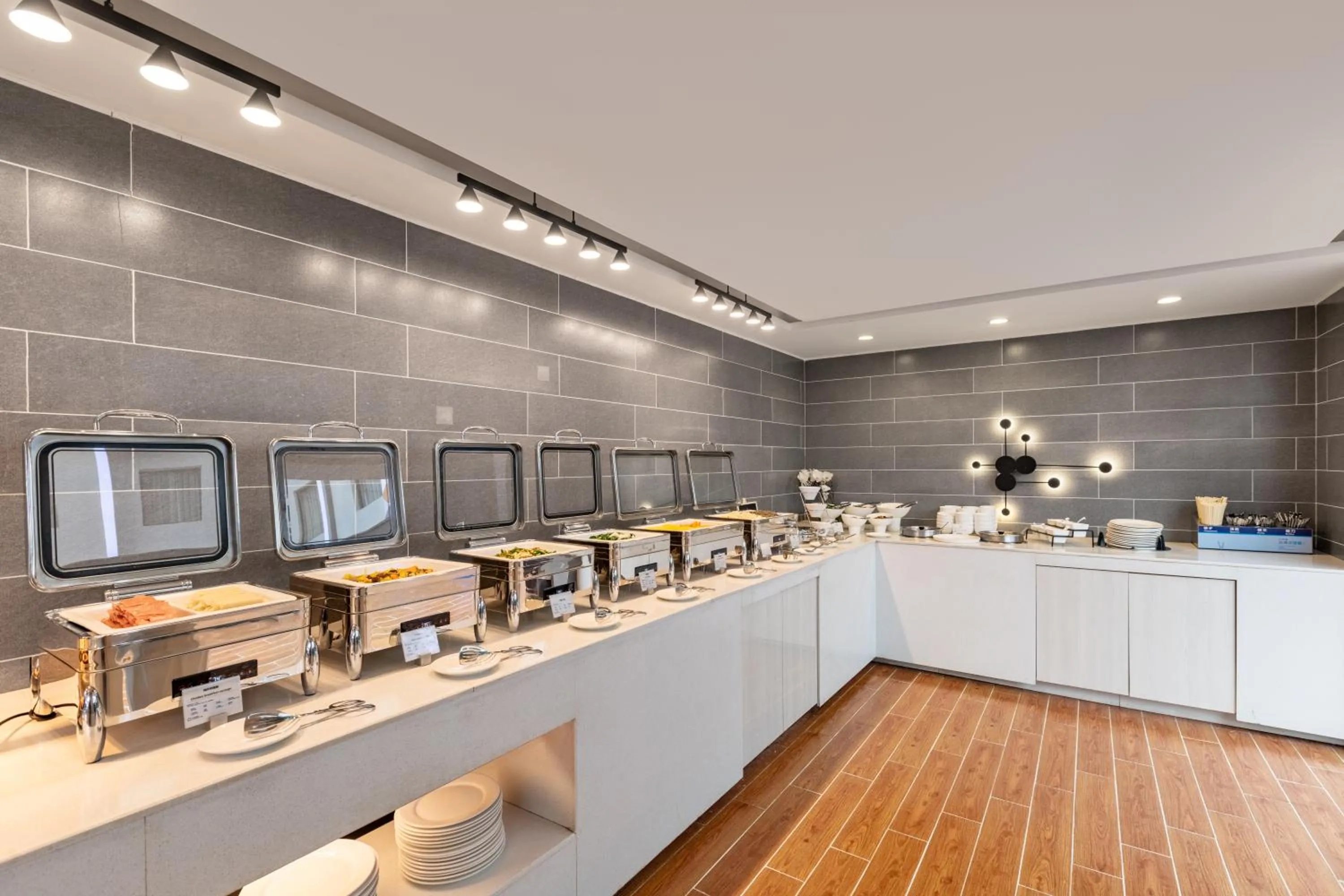 Restaurant/places to eat in Holiday Inn Express Shenyang North Station by IHG