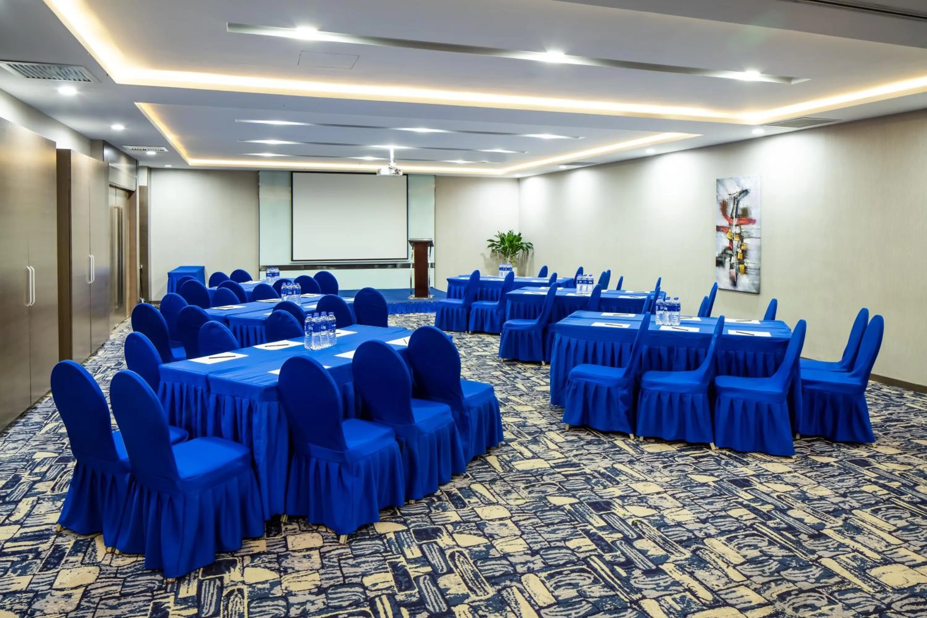 Meeting/conference room in Holiday Inn Express Shenyang North Station by IHG