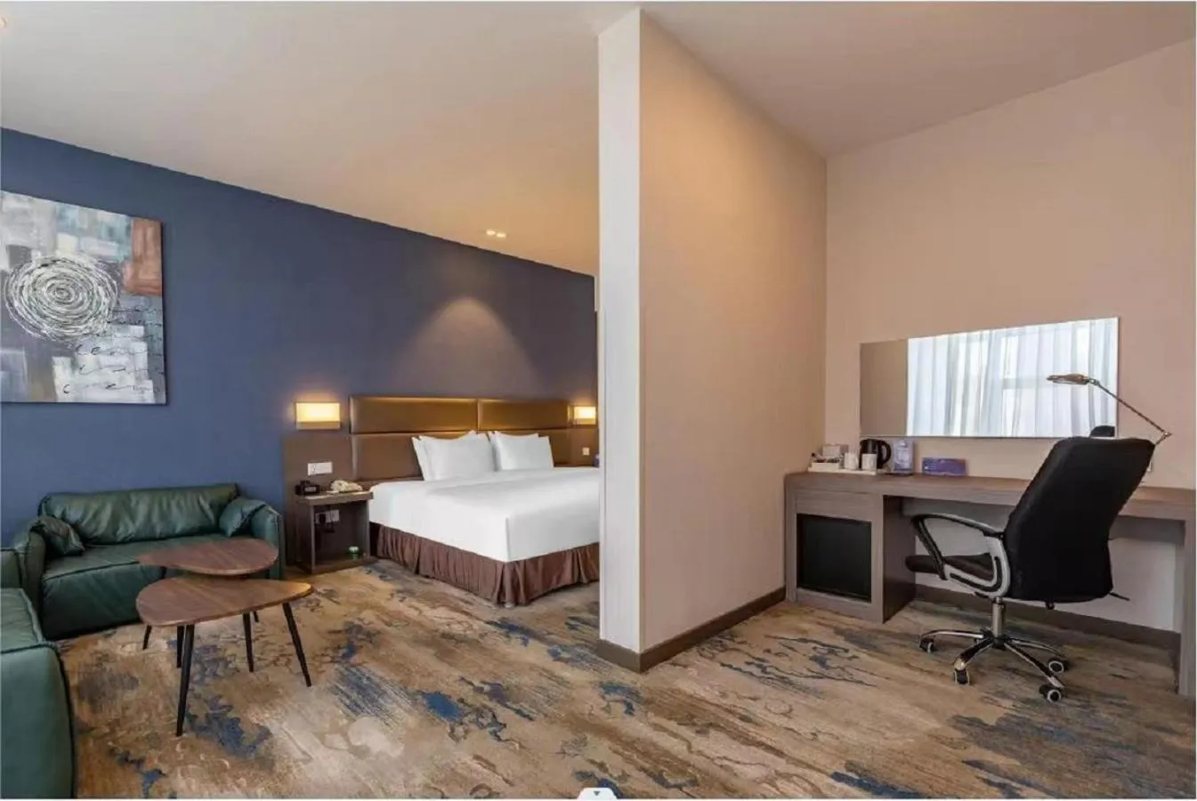 Photo of the whole room, Bed in Holiday Inn Express Shenyang North Station by IHG
