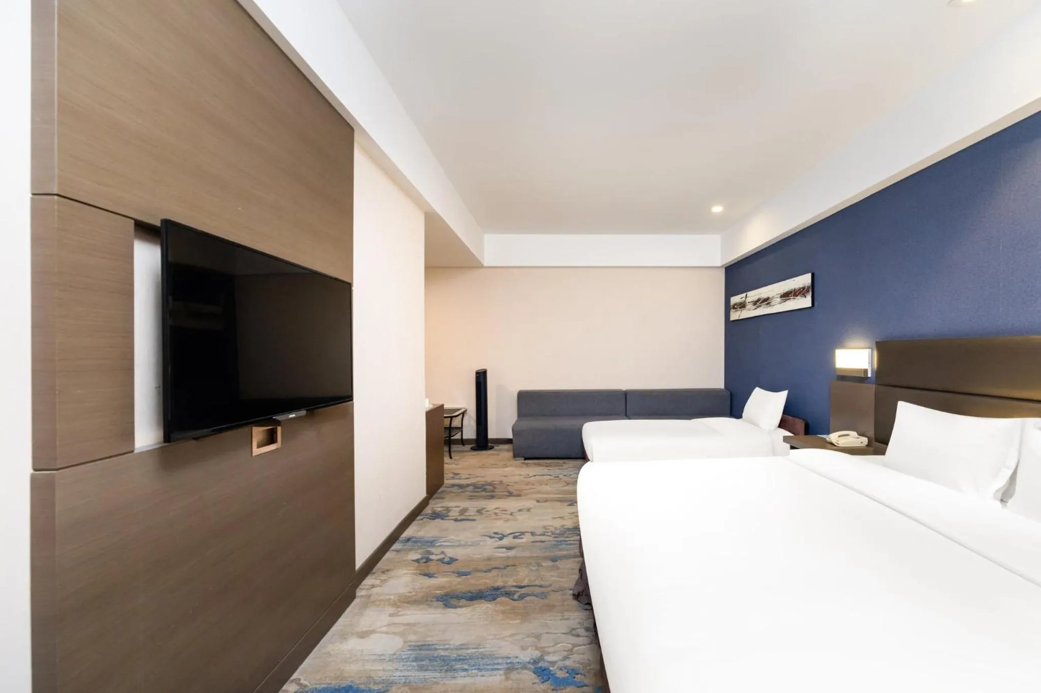 Photo of the whole room, Bed in Holiday Inn Express Shenyang North Station by IHG