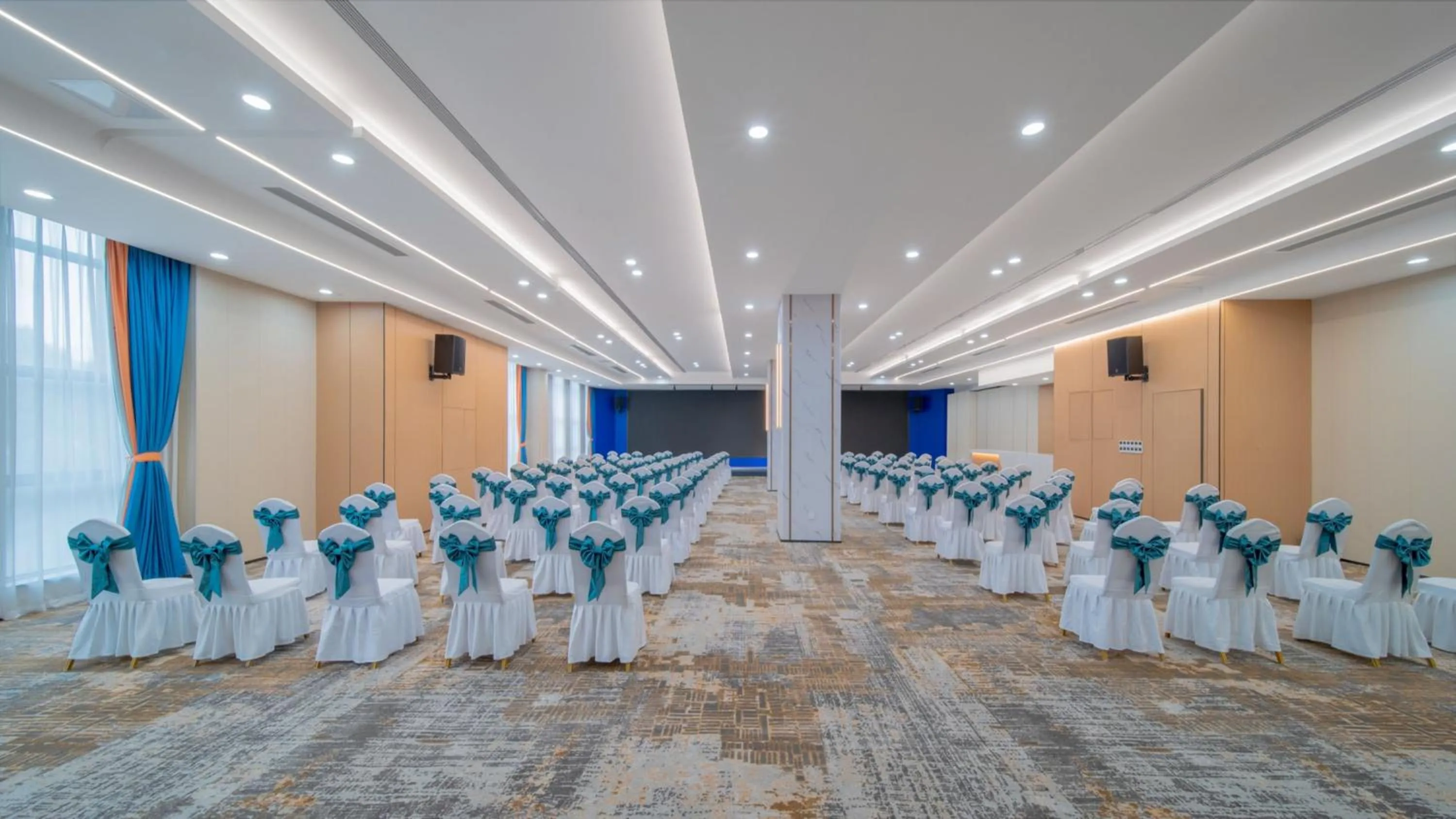 Banquet/Function facilities in Holiday Inn Express Chongqing University Town by IHG