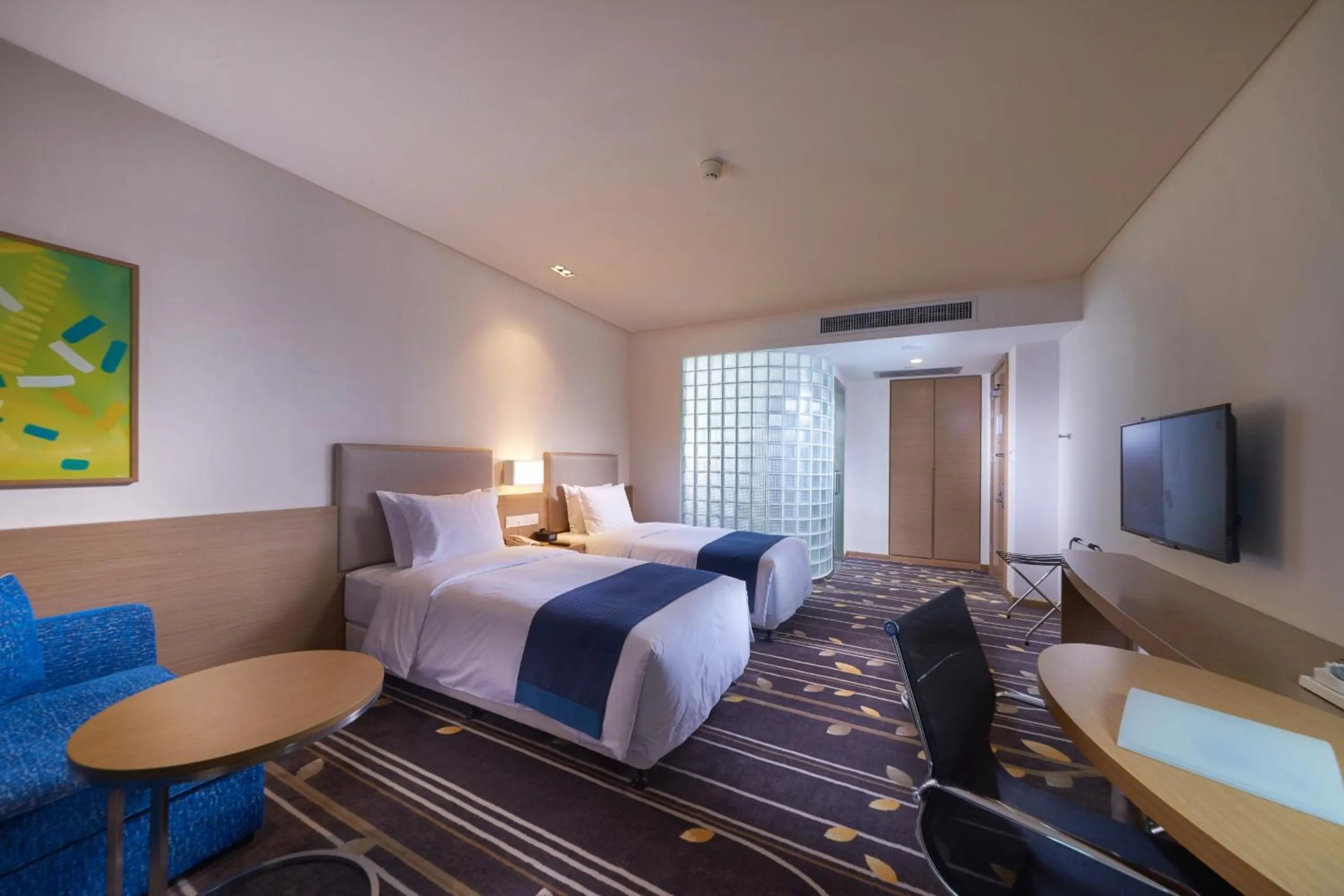 Bedroom in Holiday Inn Express Chongqing University Town by IHG