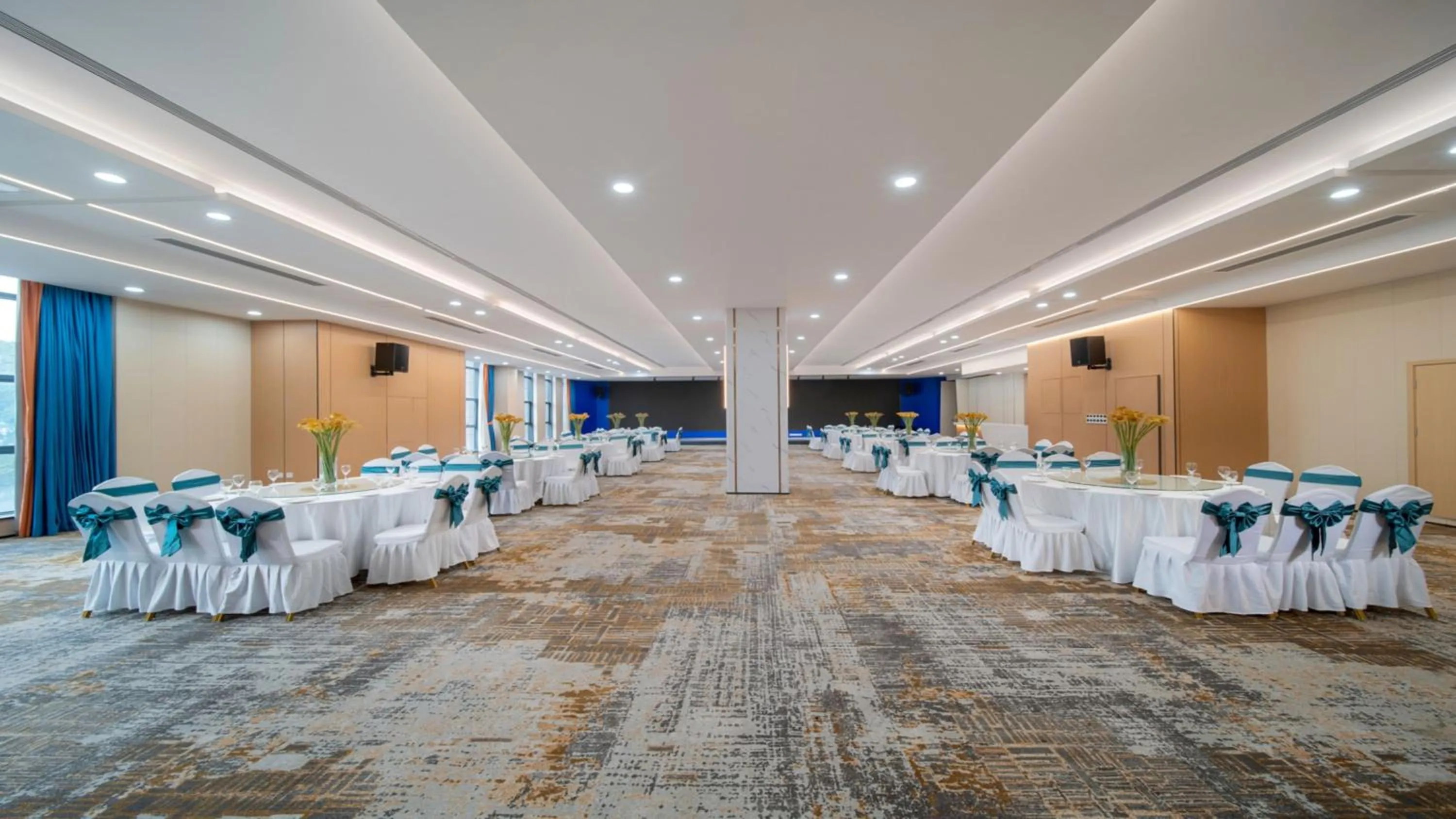 Banquet/Function facilities in Holiday Inn Express Chongqing University Town by IHG