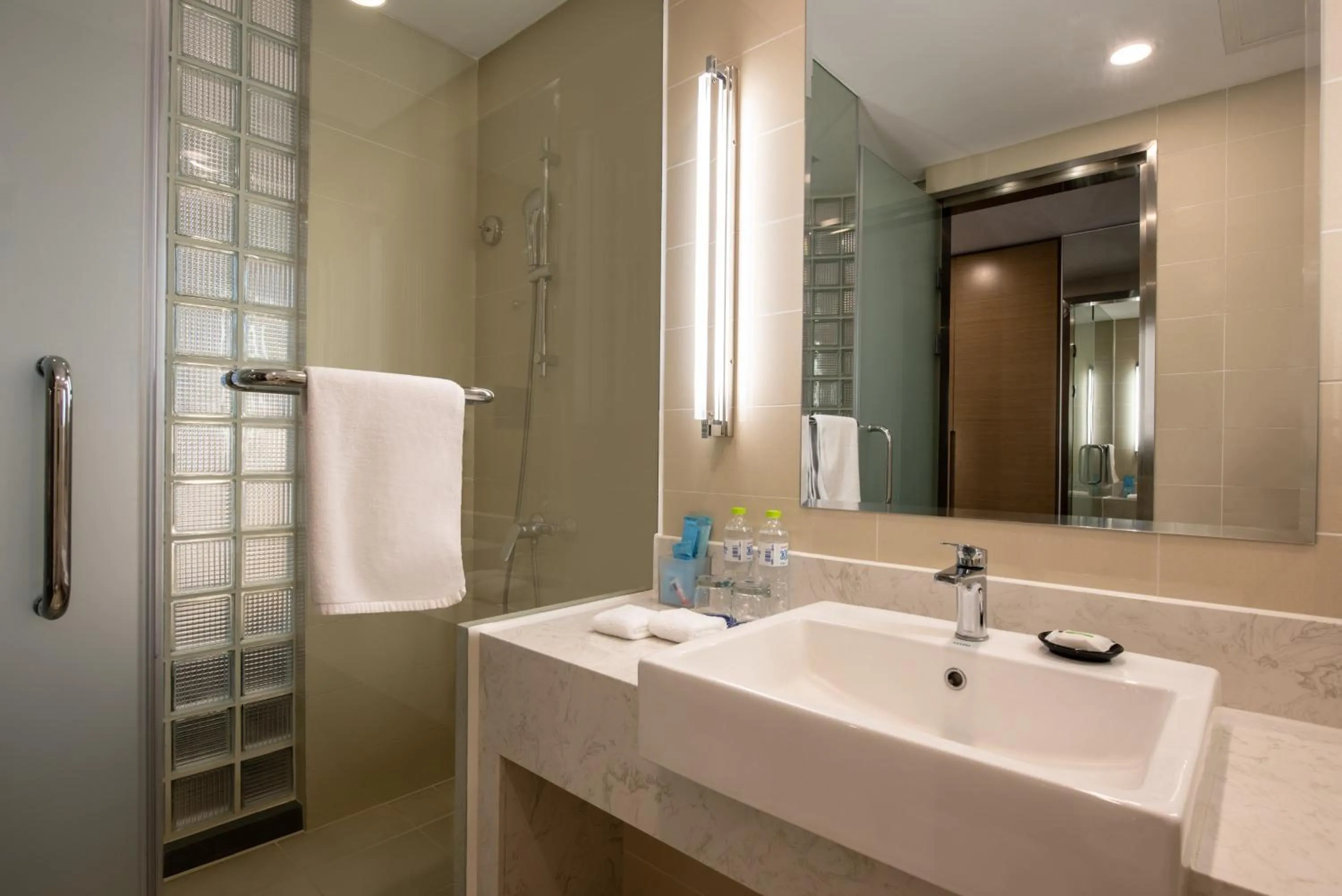 Bathroom in Holiday Inn Express Chongqing University Town by IHG