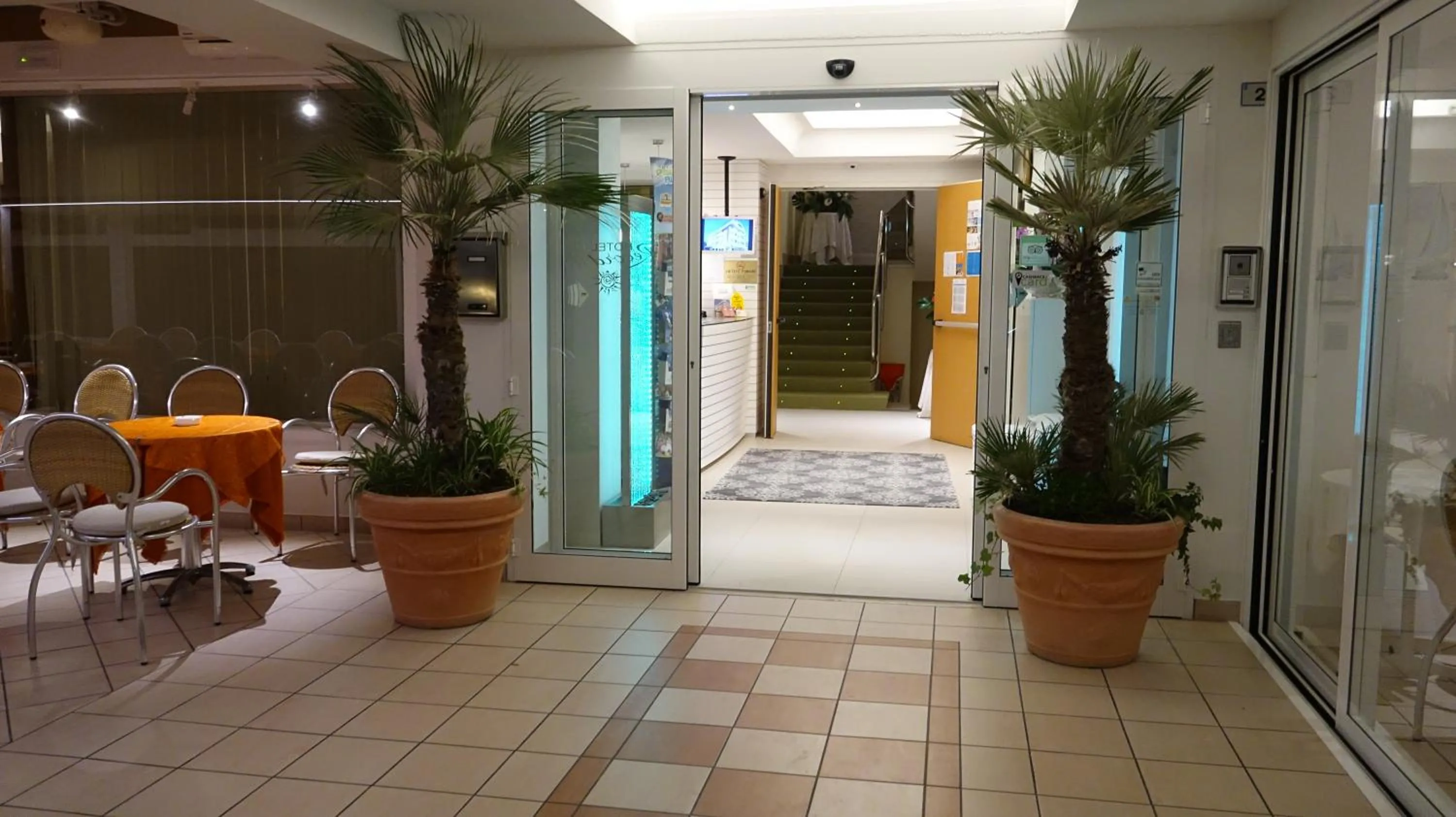 Facade/entrance in Hotel Record