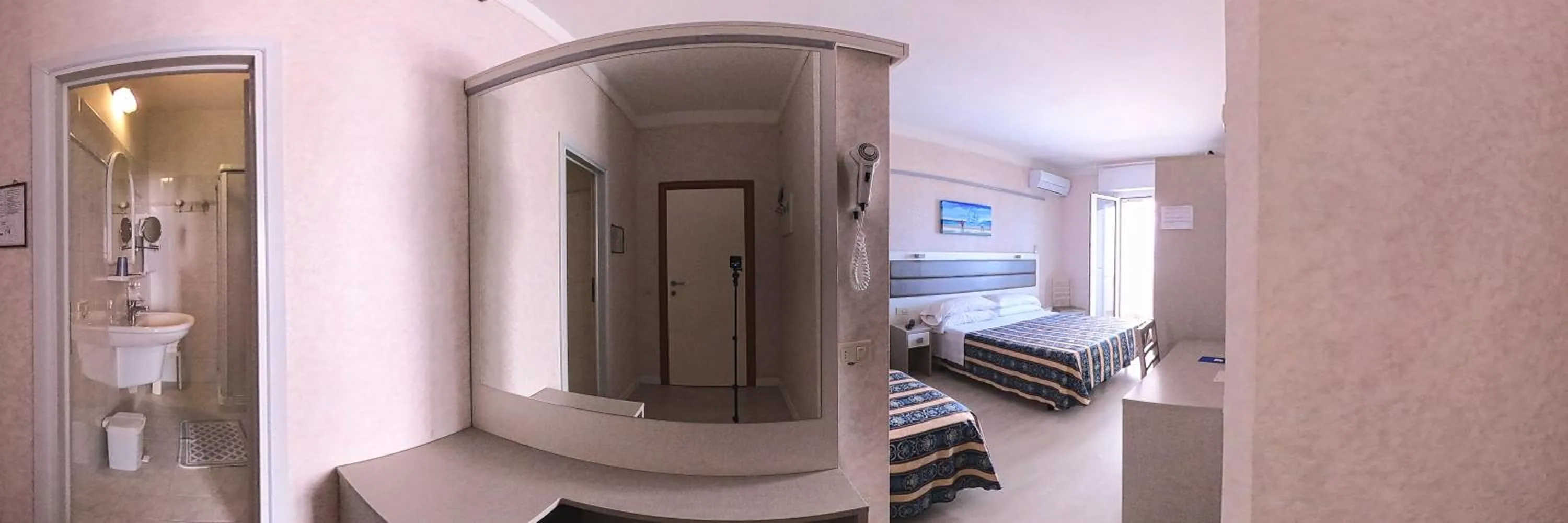 Photo of the whole room, Bed in Hotel Record