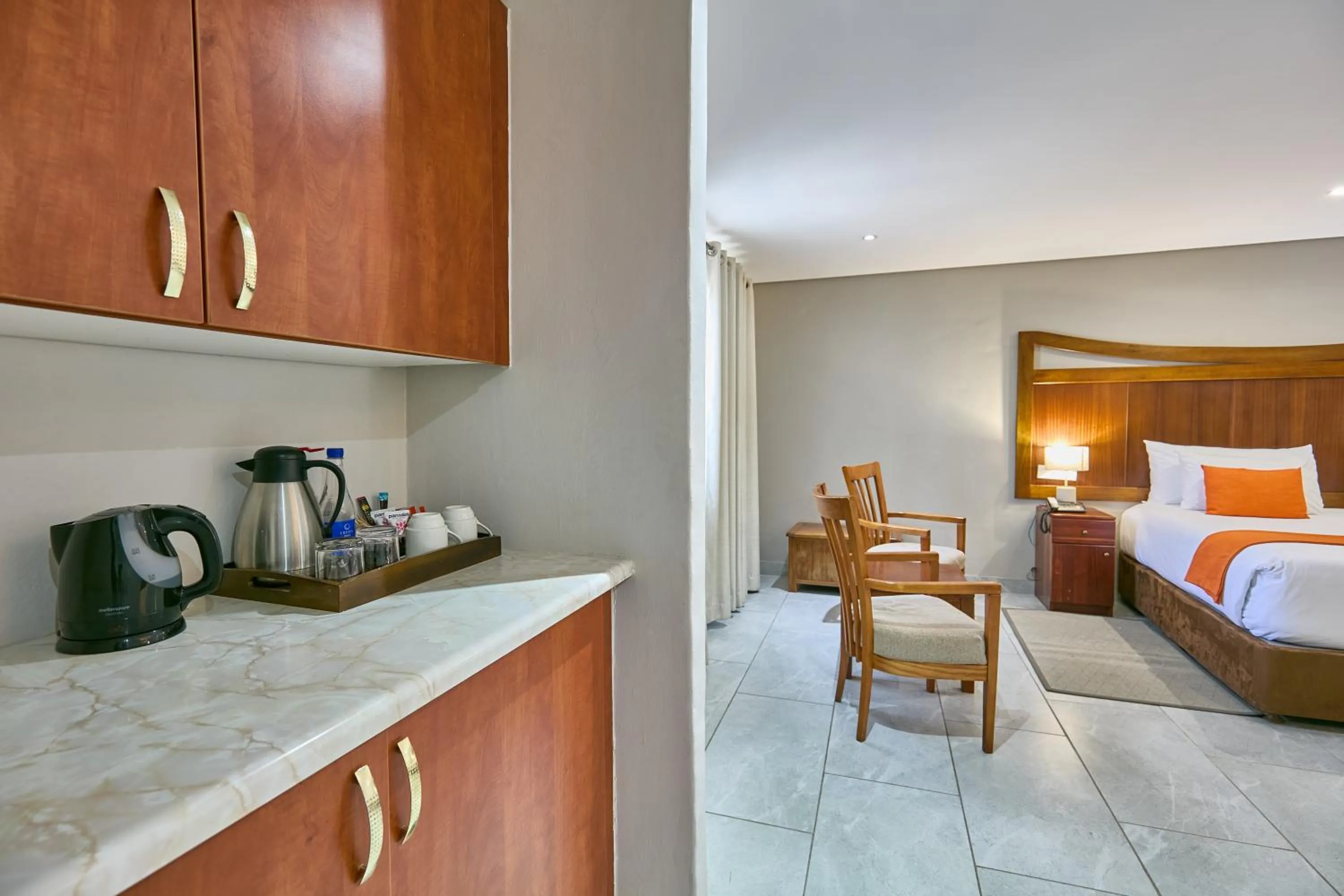 Coffee/tea facilities, Bed in Cresta Jwaneng