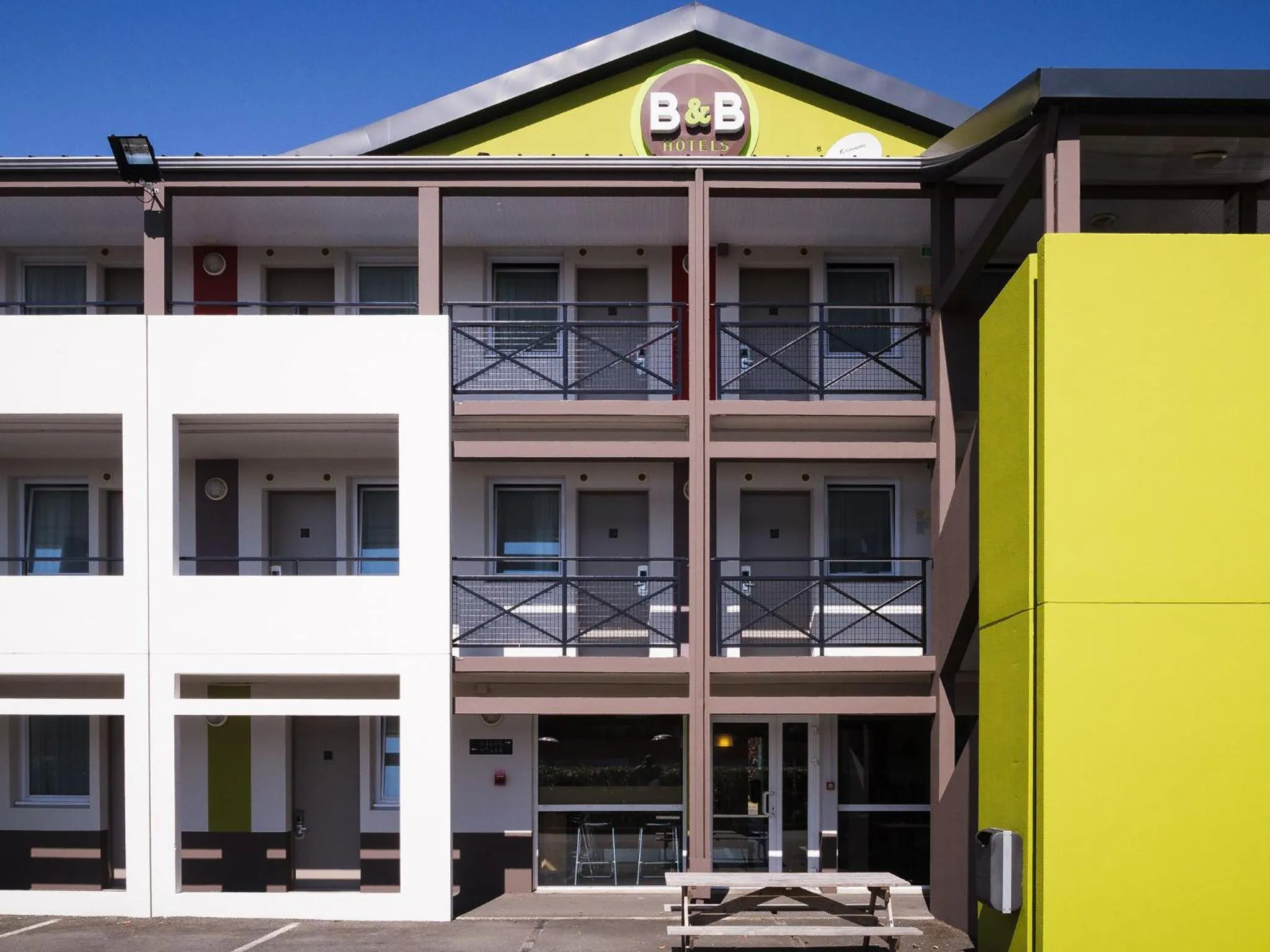 Facade/entrance in B&B HOTEL Saint-Brieuc