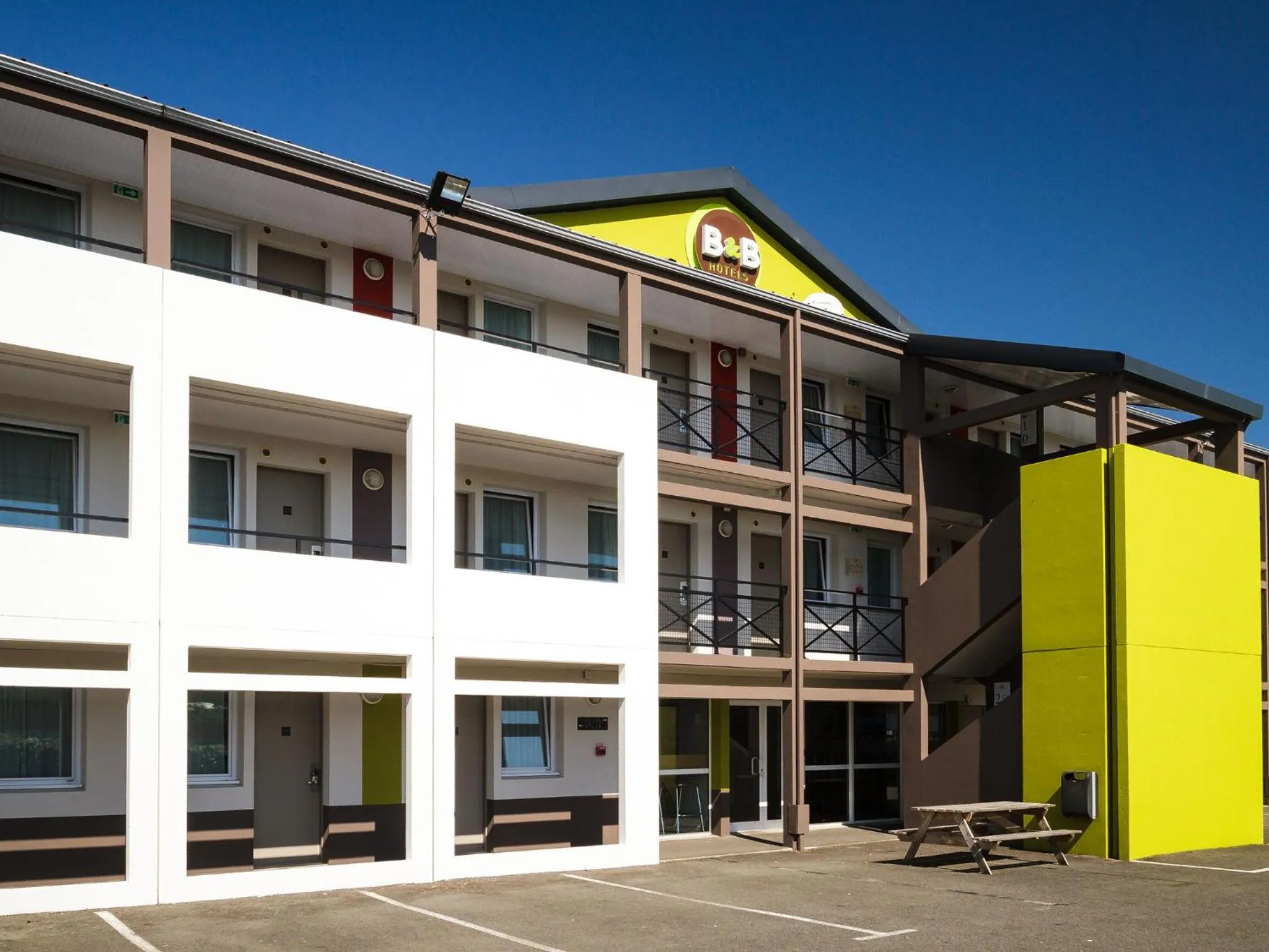 Facade/entrance in B&B HOTEL Saint-Brieuc