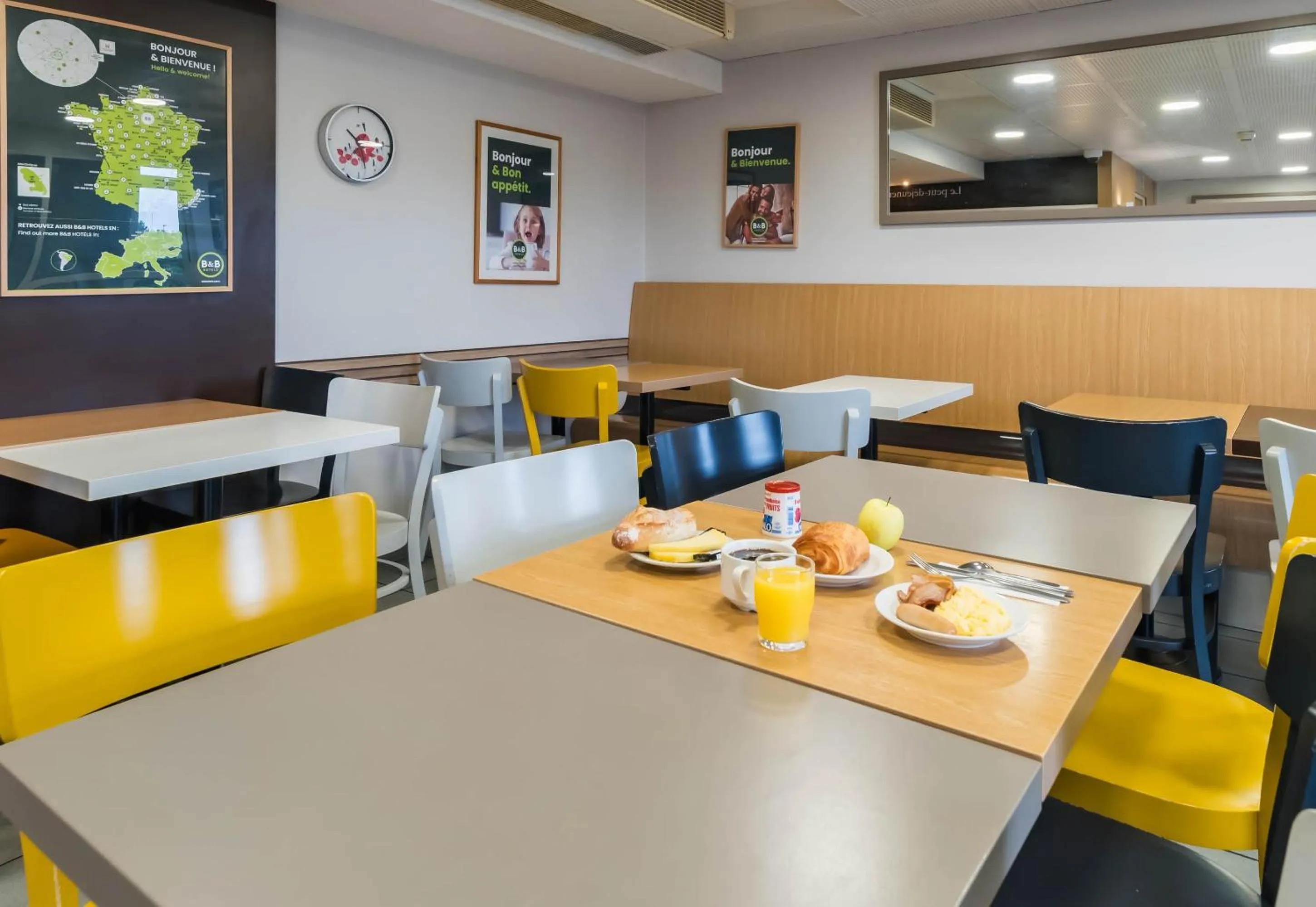 Restaurant/places to eat in B&B HOTEL Saint-Brieuc