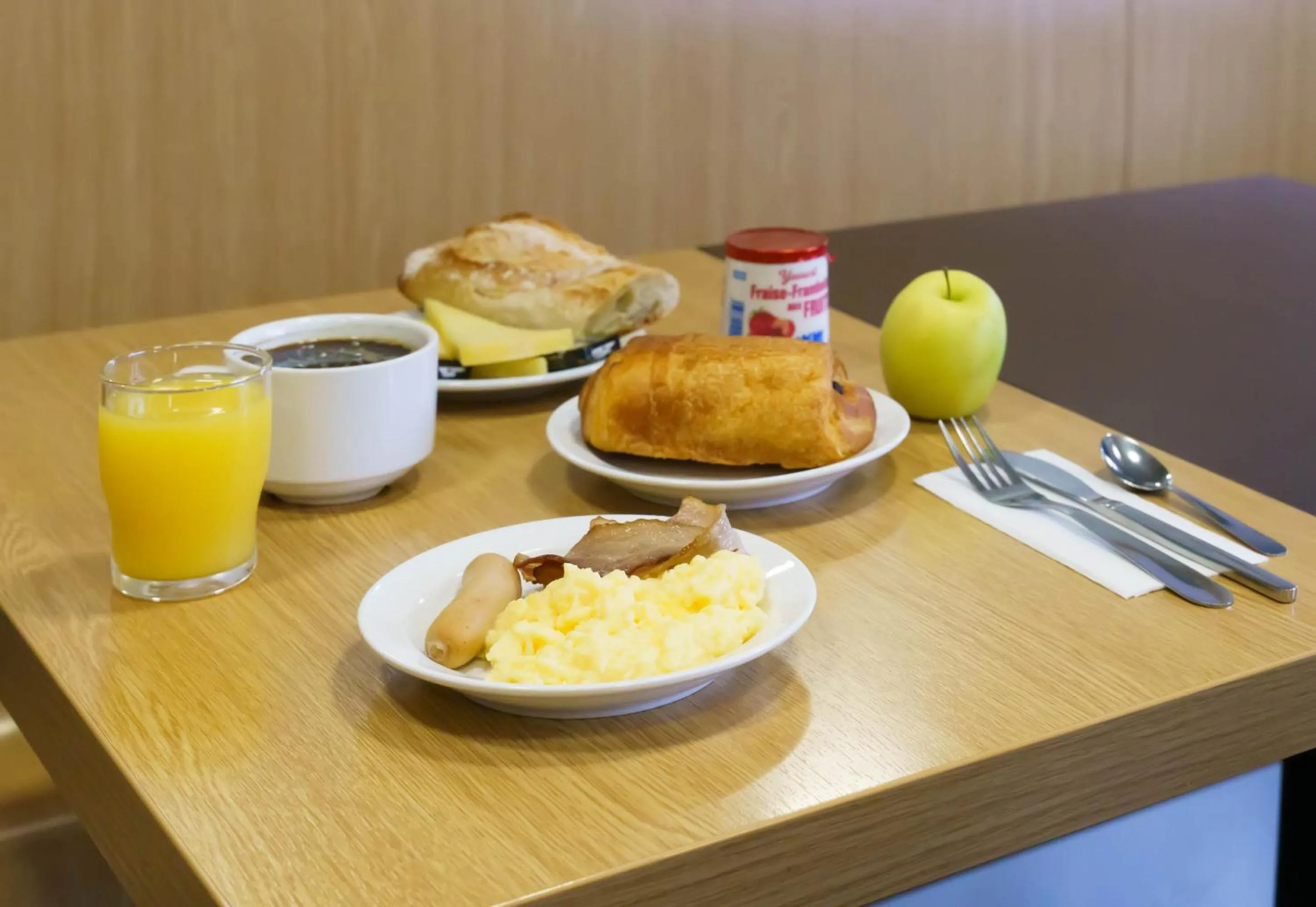 Breakfast in B&B HOTEL Saint-Brieuc