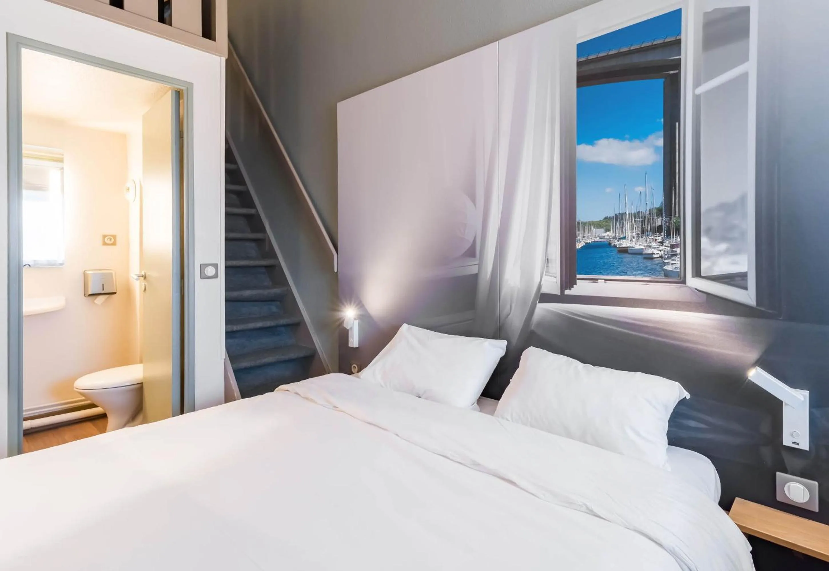 Bedroom, Bed in B&B HOTEL Saint-Brieuc