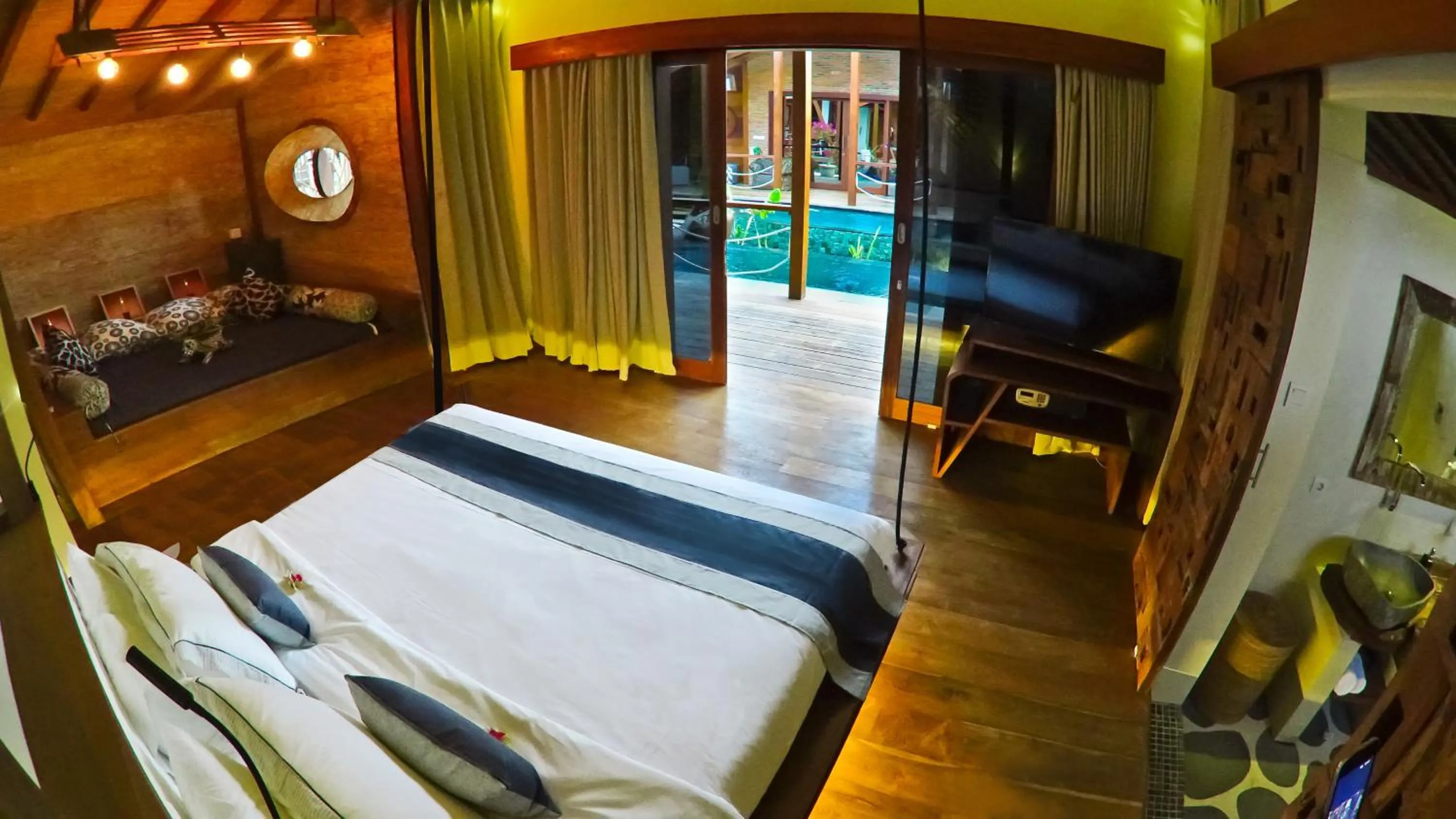 Photo of the whole room, Bed in Kaleydo Villas