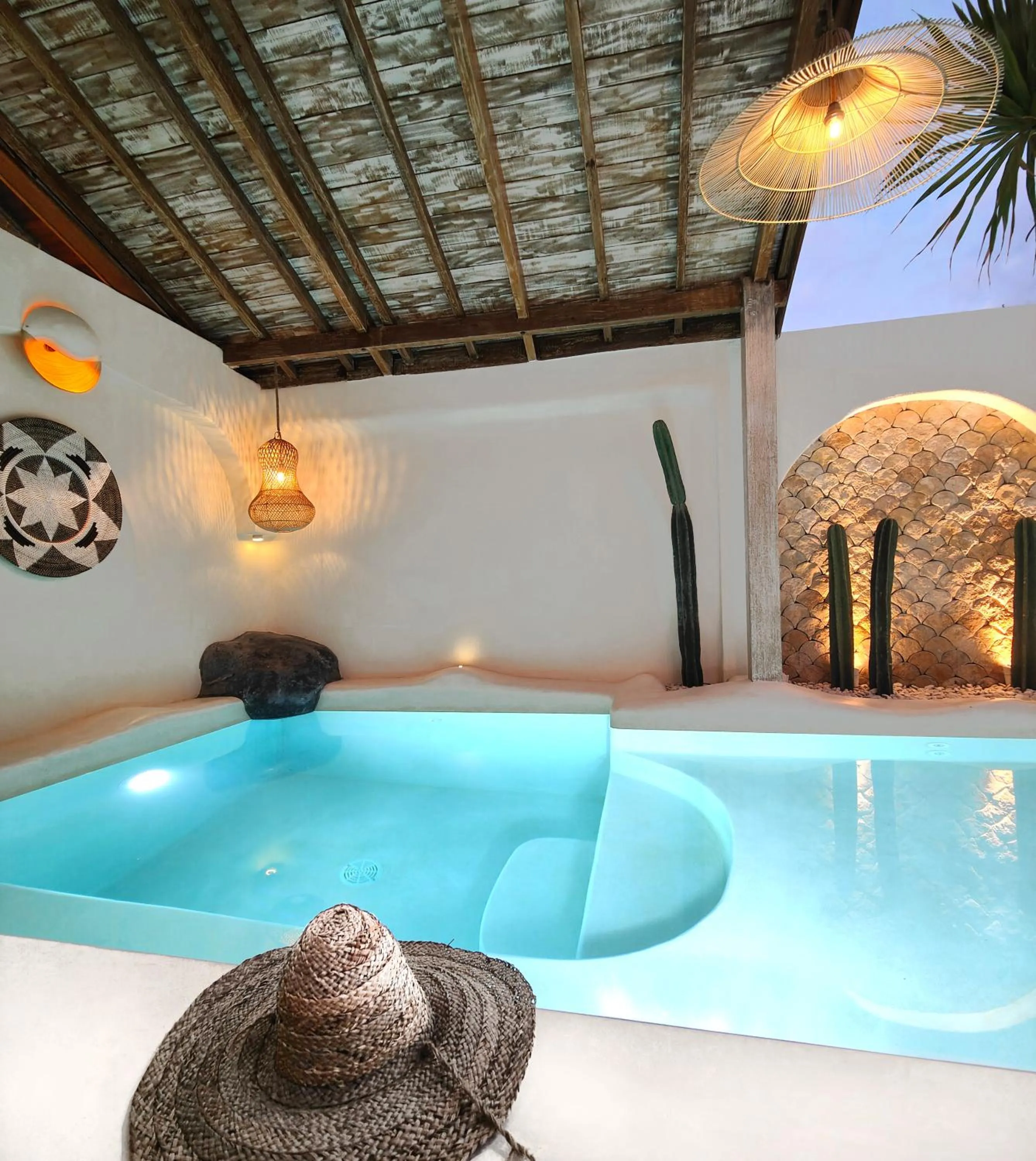 Swimming pool in Kaleydo Villas