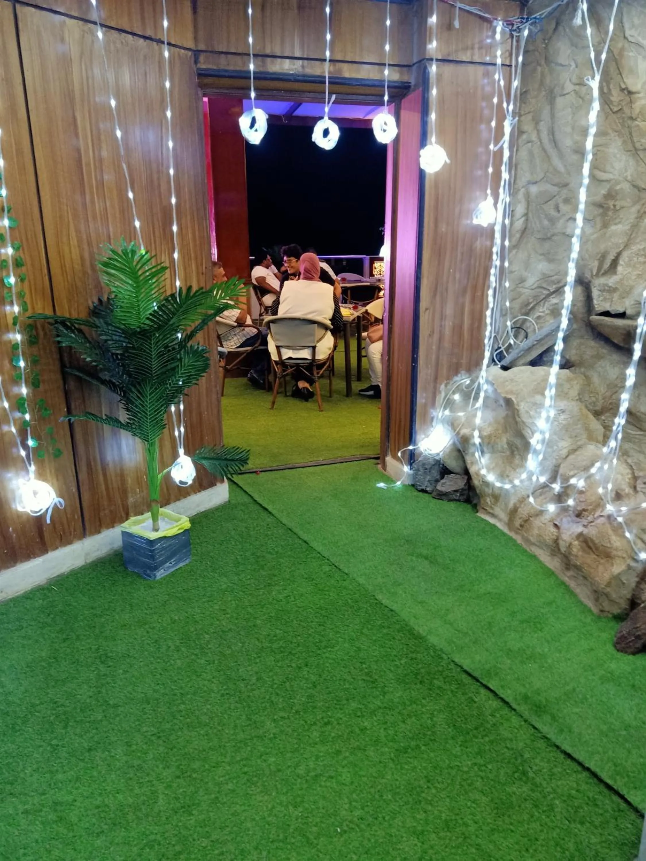 Restaurant/places to eat in Jewel Mandara Apartments