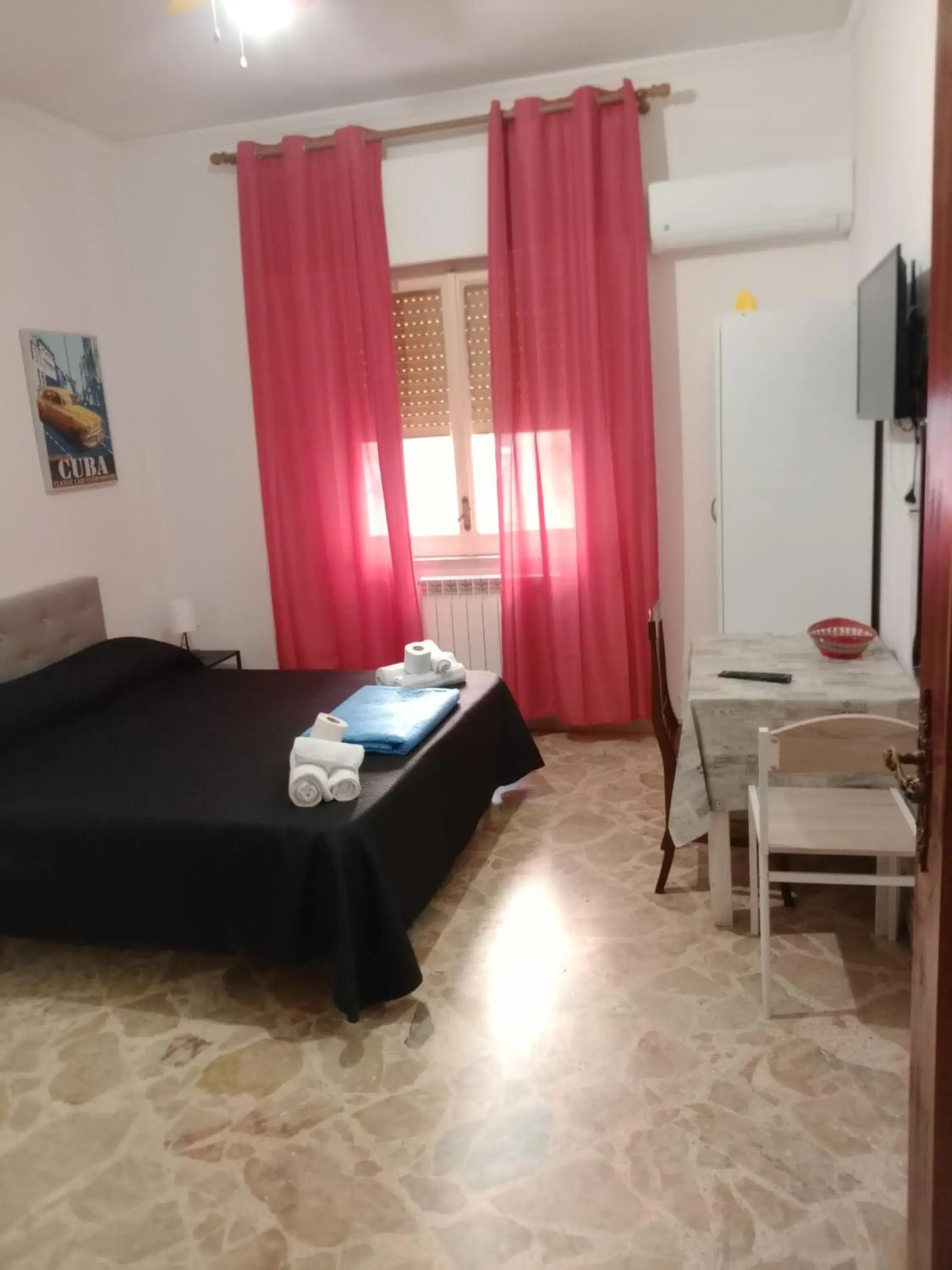 Large Double Room in Framamired Large Double Room in Framamired