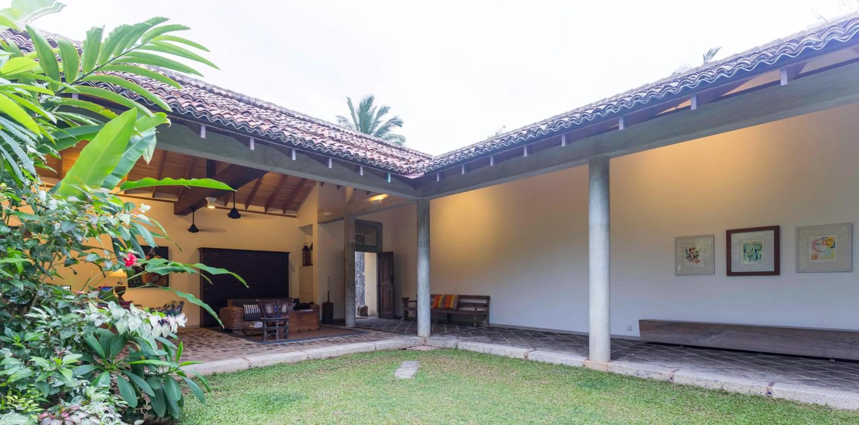 Facade/entrance in Villa Saffron Hikkaduwa