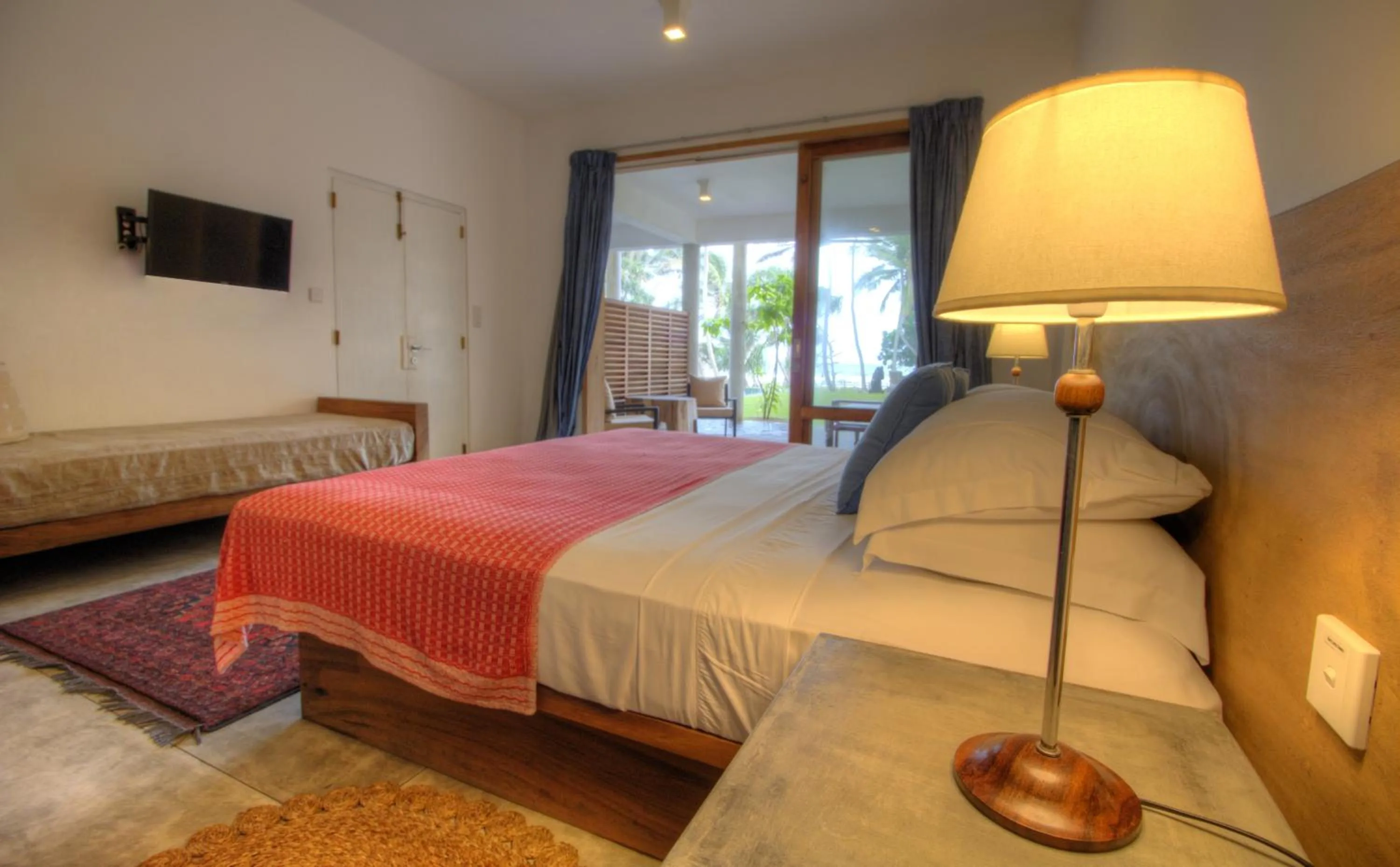 Bed in Villa Saffron Hikkaduwa