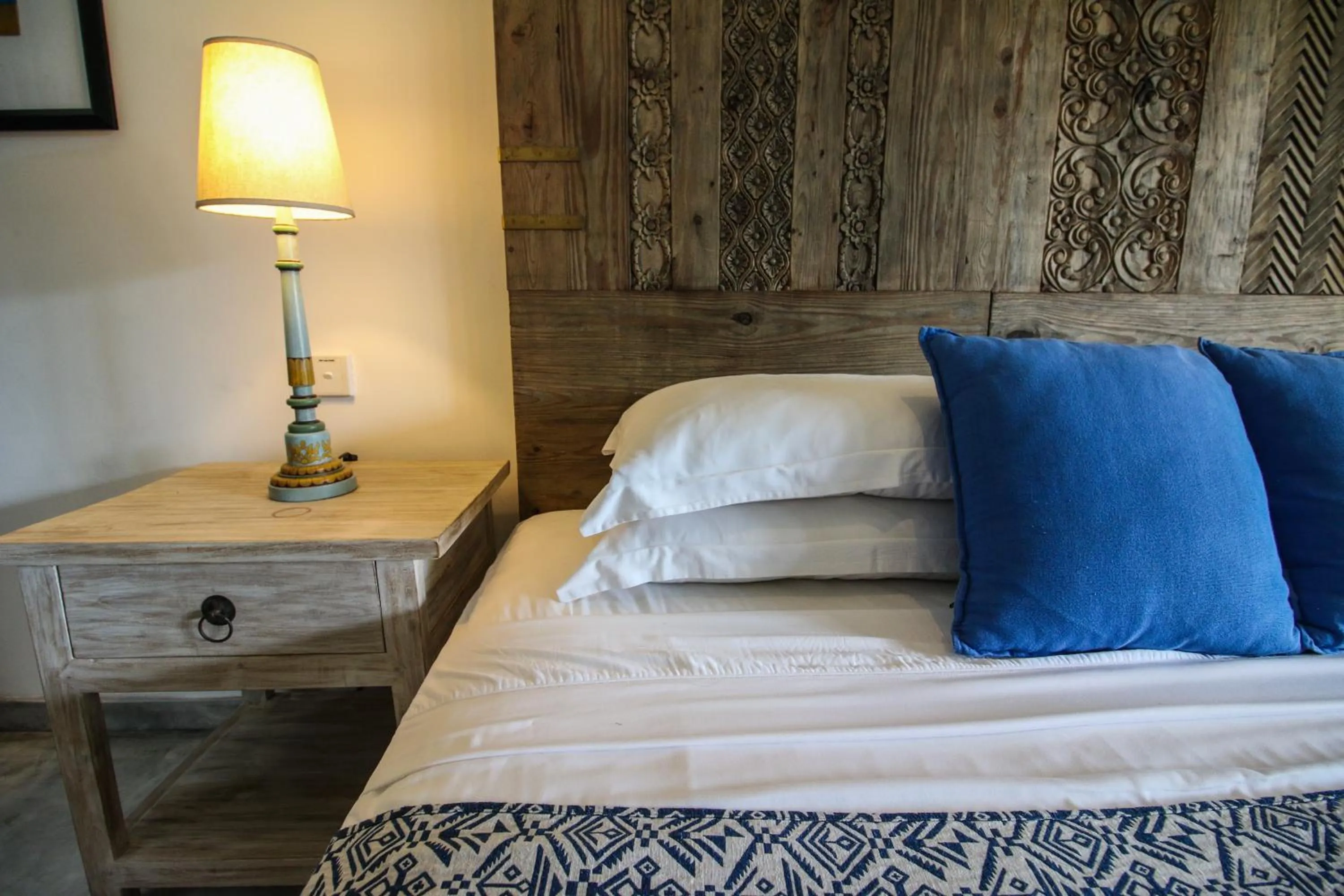 Bed in Villa Saffron Hikkaduwa