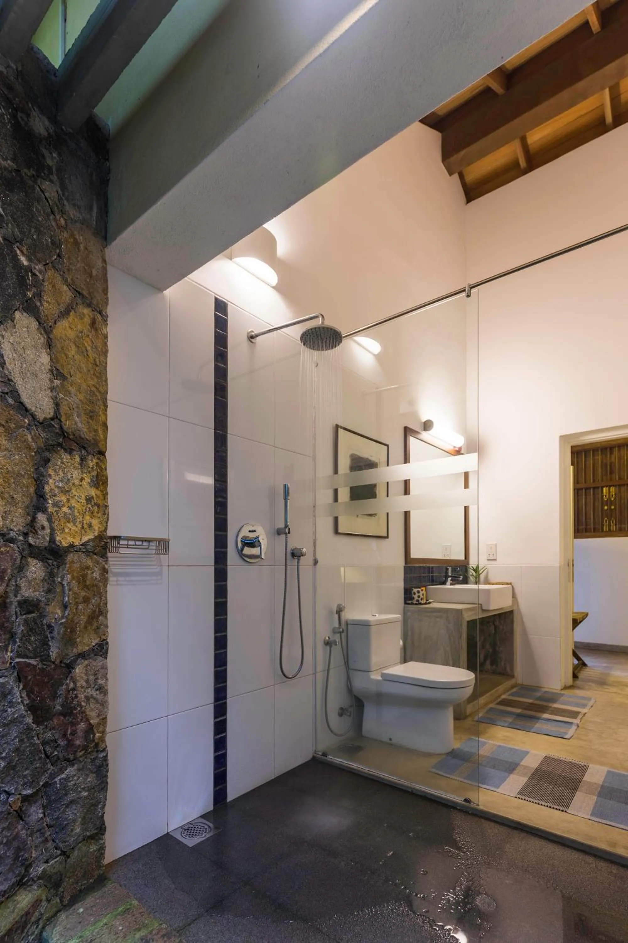 Bathroom in Villa Saffron Hikkaduwa