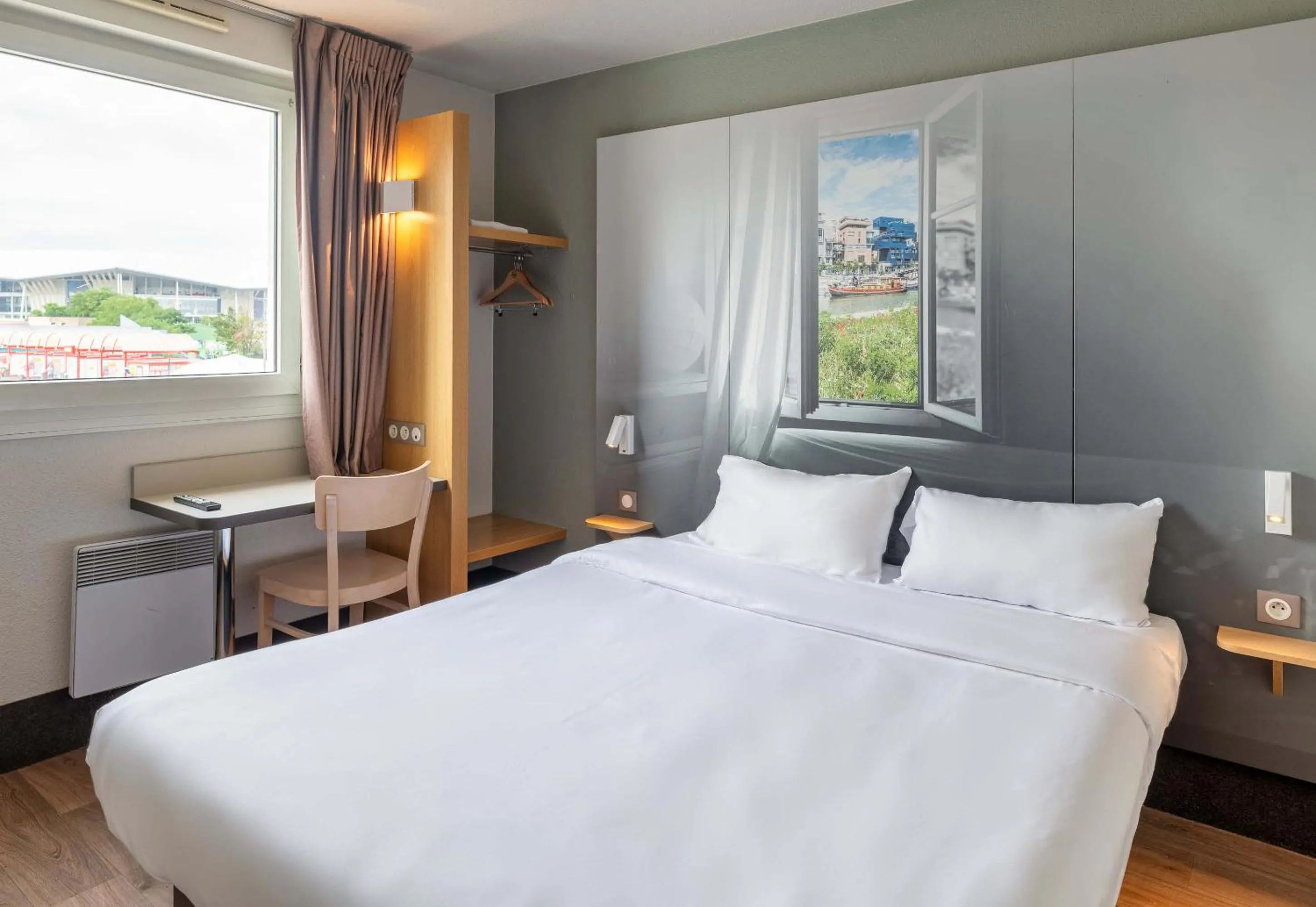 Bedroom, Bed in B&B HOTEL Lyon Grand Stade Meyzieu