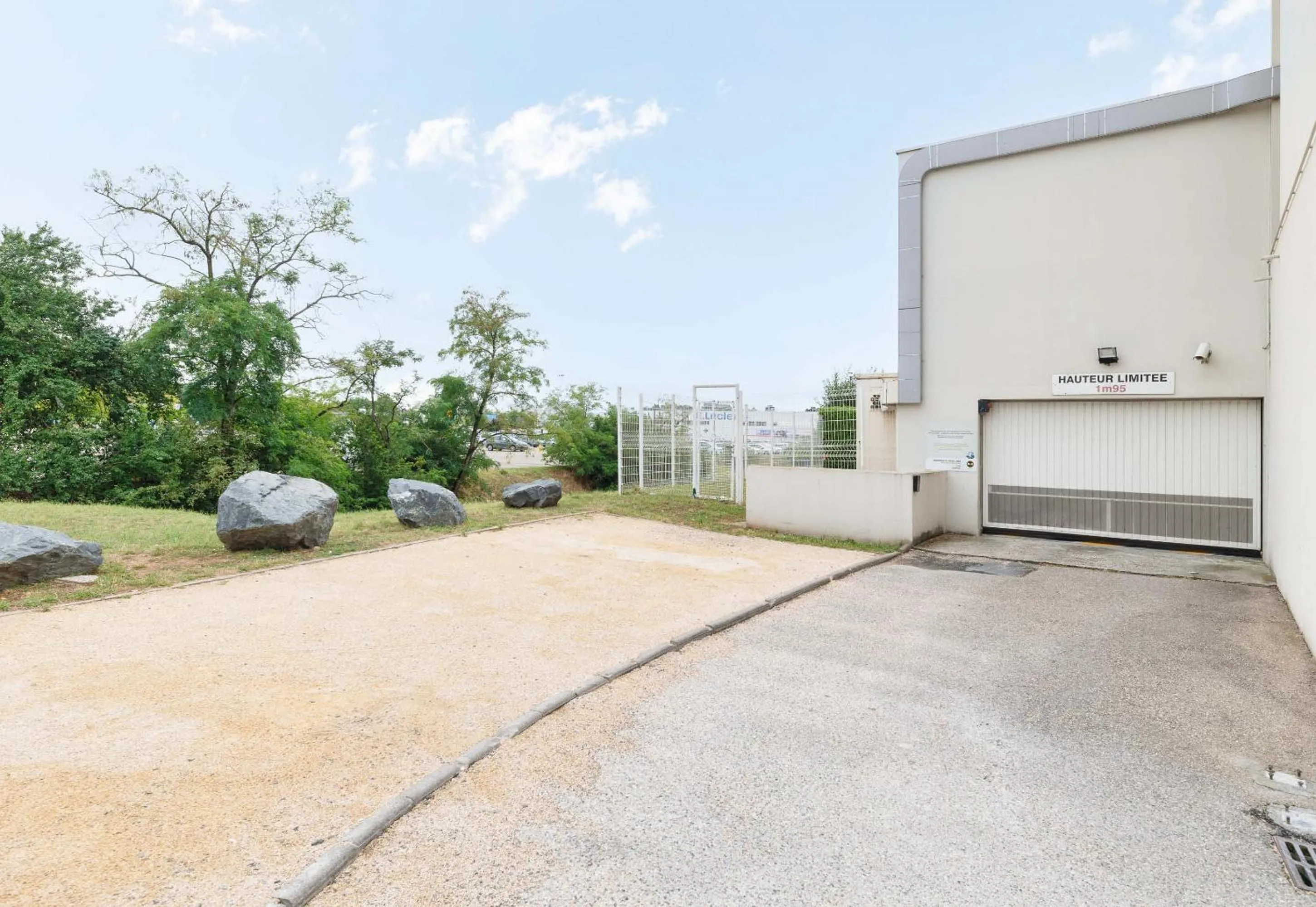 Parking in B&B HOTEL Lyon Grand Stade Meyzieu