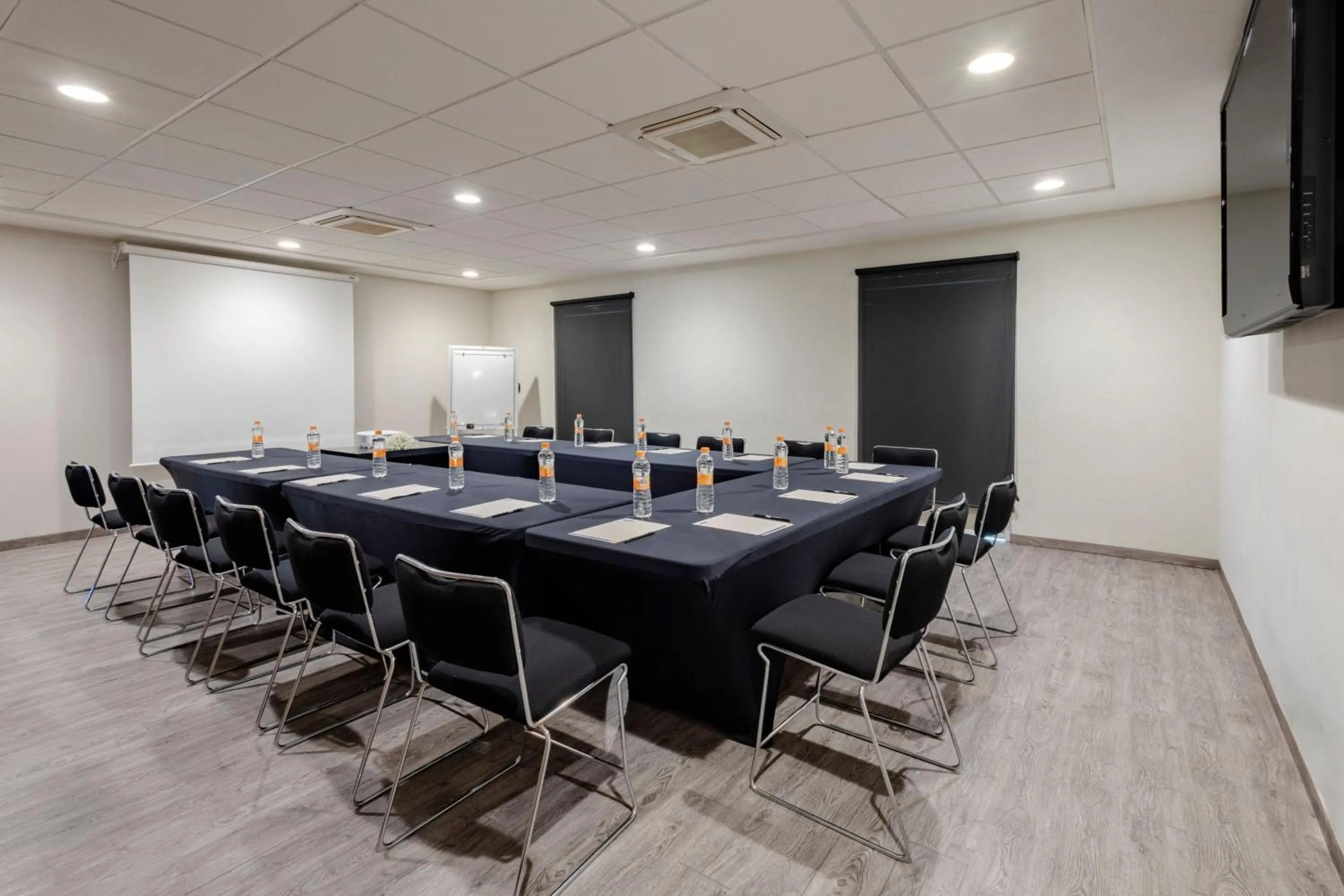 Meeting/conference room in City Express by Marriott Guadalajara Aeropuerto