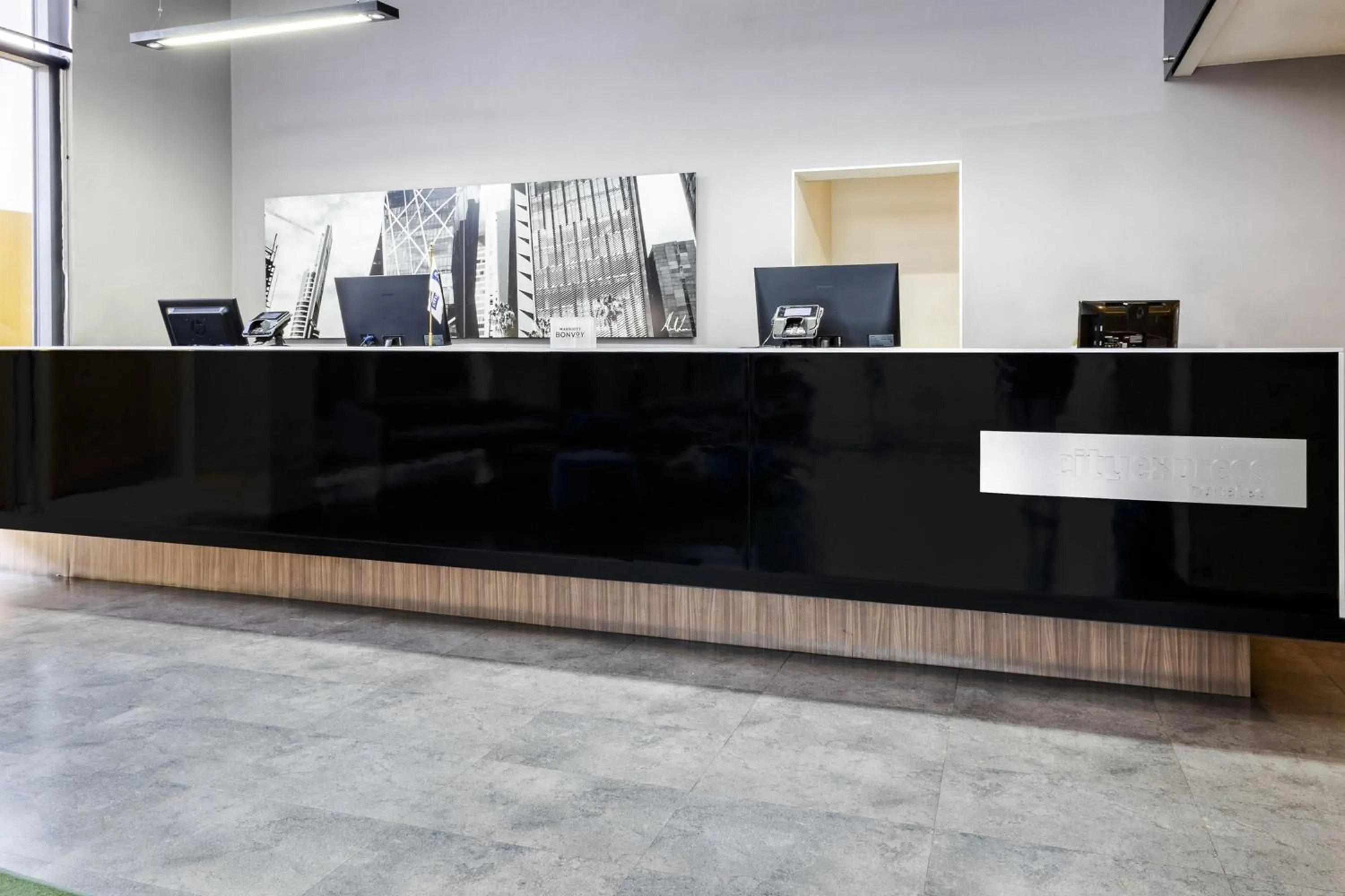 Lobby or reception in City Express by Marriott Guadalajara Aeropuerto