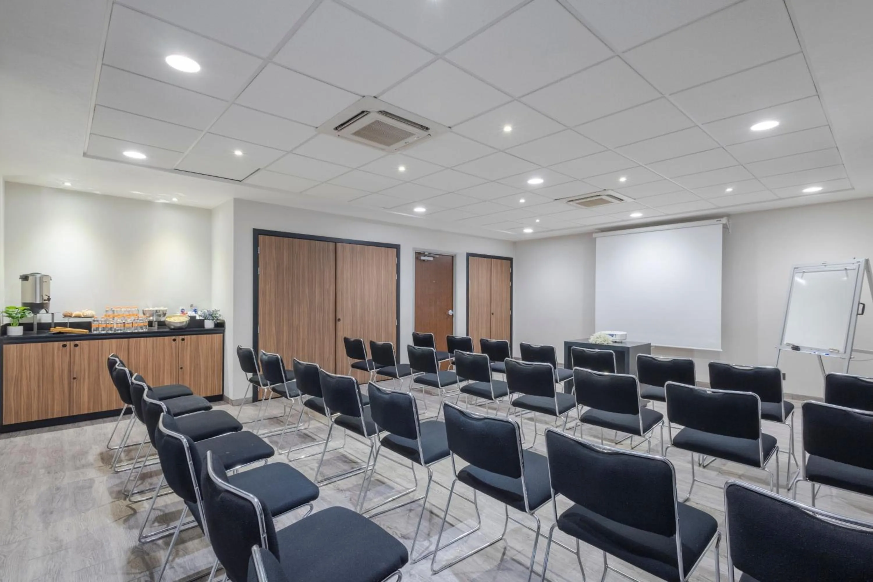Meeting/conference room in City Express by Marriott Guadalajara Aeropuerto