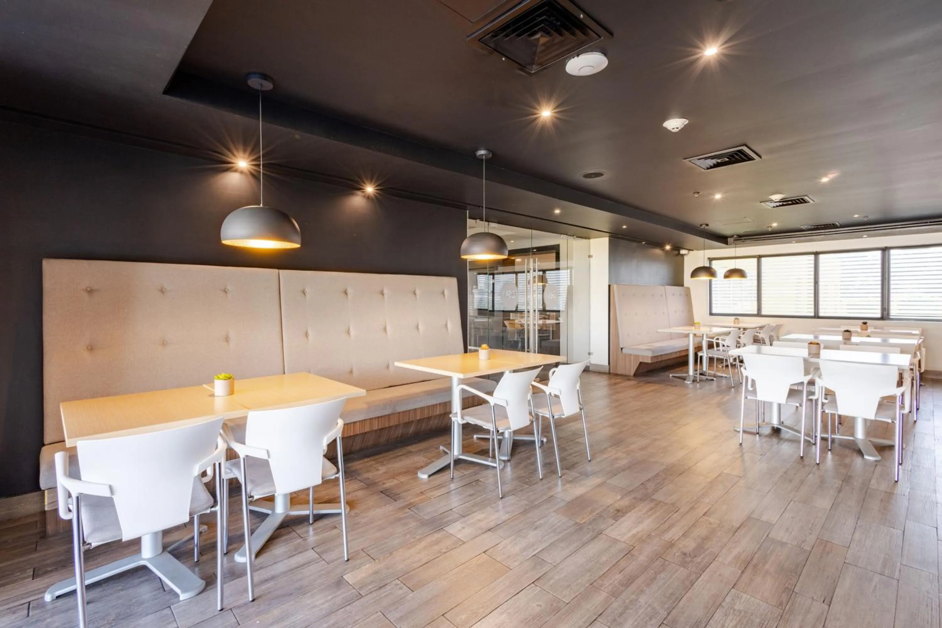 Restaurant/places to eat in City Express by Marriott Guadalajara Aeropuerto