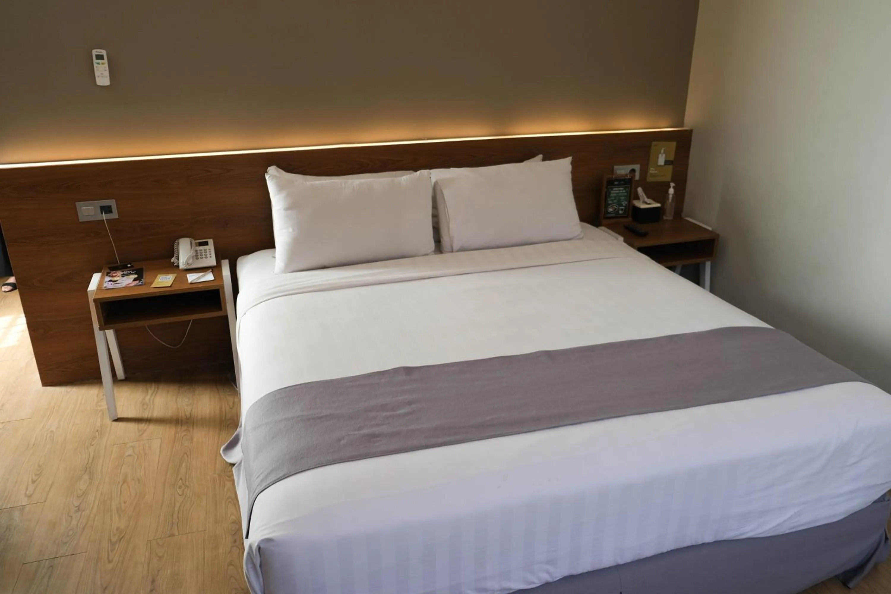 Bedroom, Bed in Allstay Hotel Semarang Simpang Lima