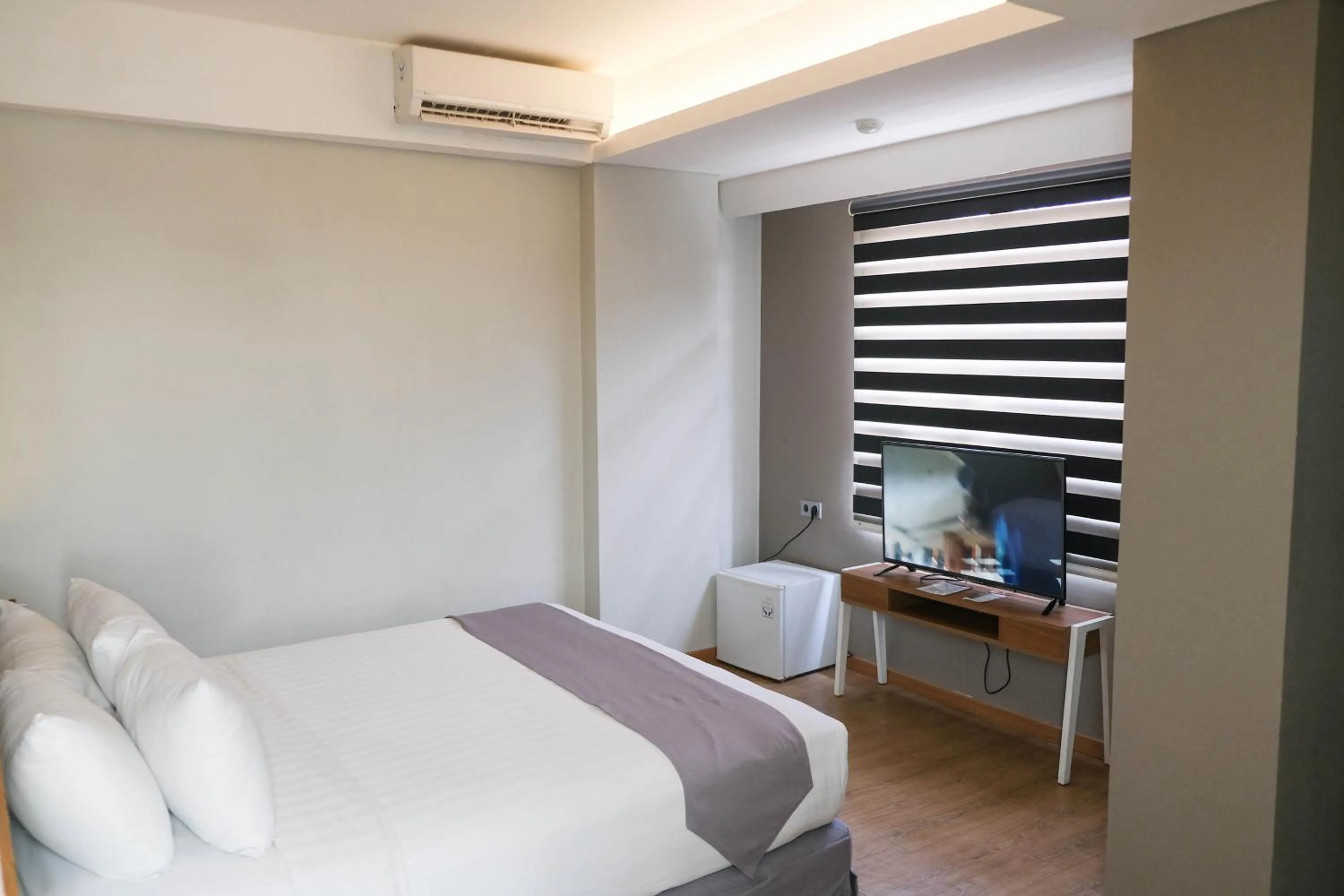 Bedroom, Bed in Allstay Hotel Semarang Simpang Lima