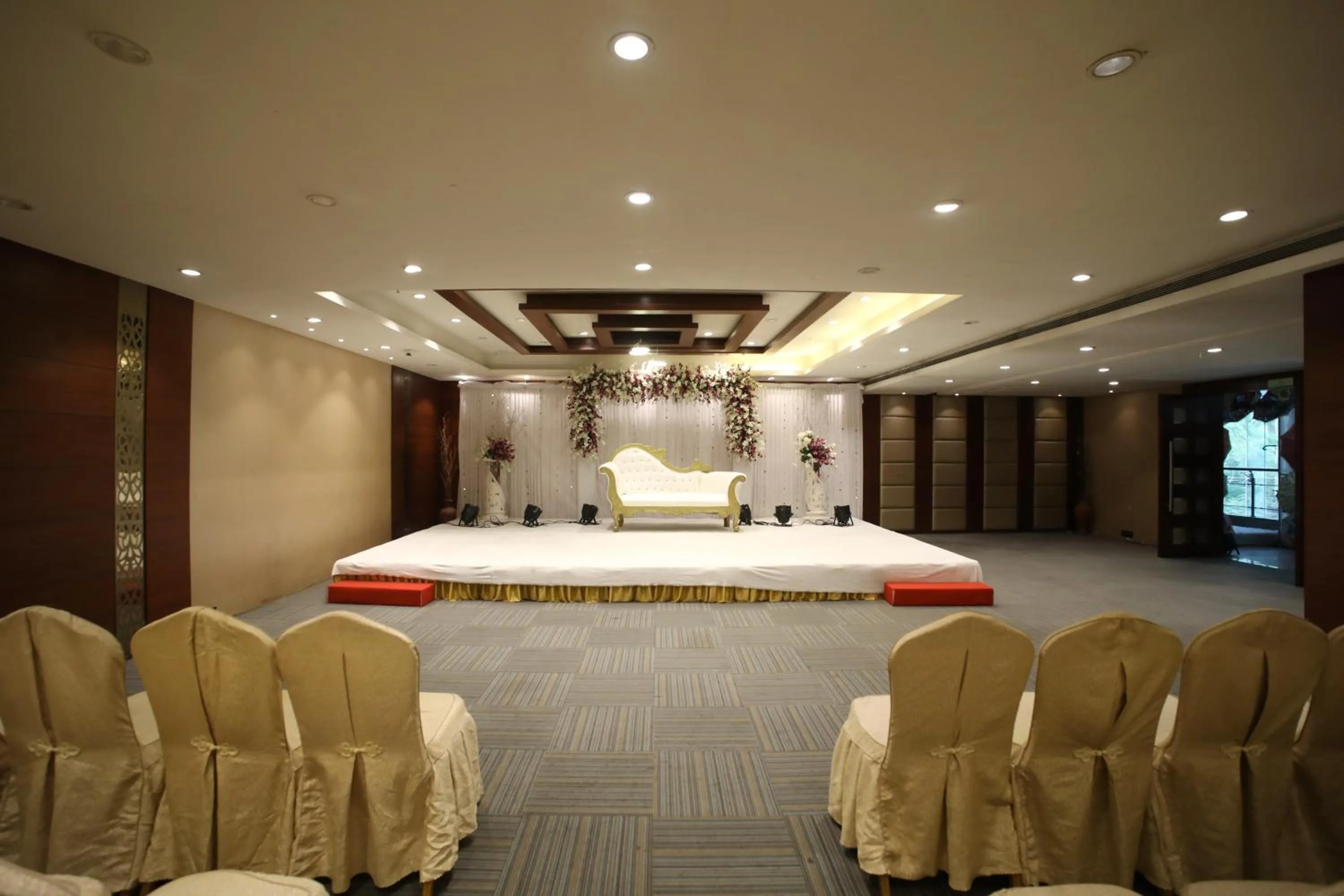 Banquet/Function facilities in The Byke Suraj Plaza Pure Veg, Thane
